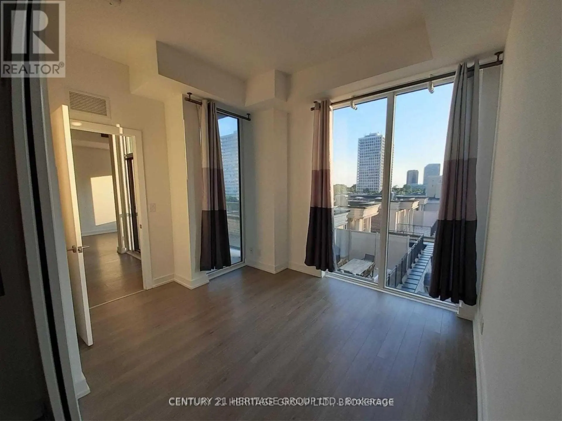 #512 6 PARKWOOD AVENUE - Image 6