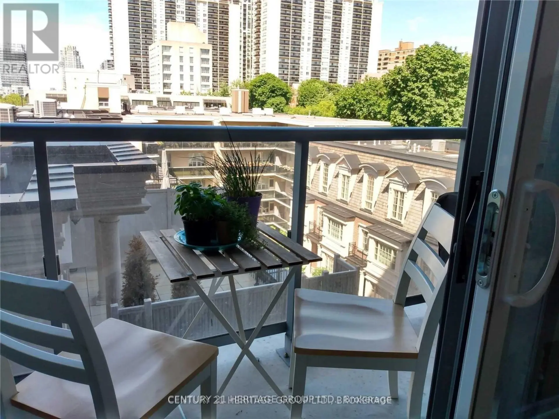 #512 6 PARKWOOD AVENUE - Image 8