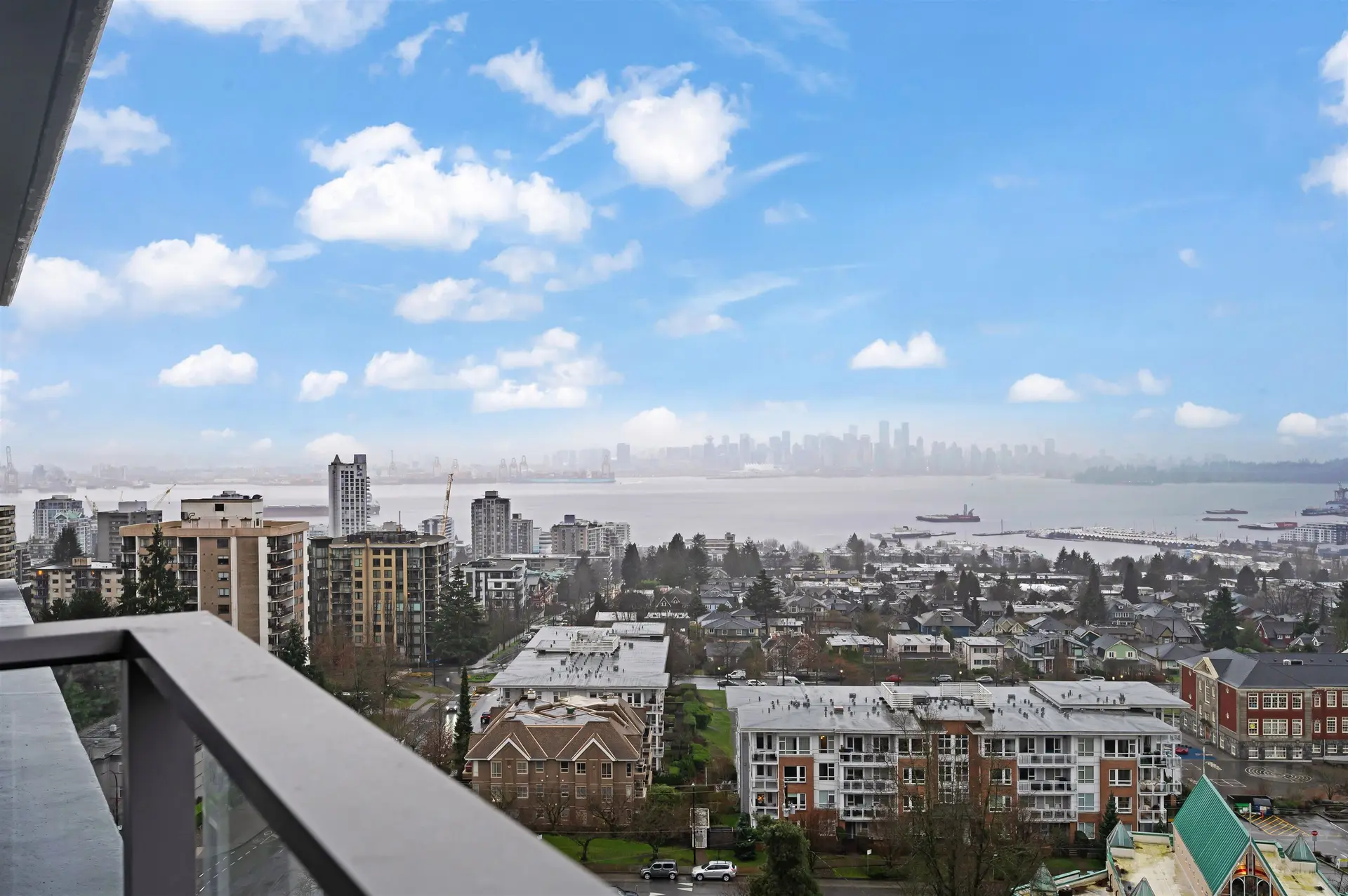 Property at #1304 1320 Chesterfield Avenue, North Vancouver, BC