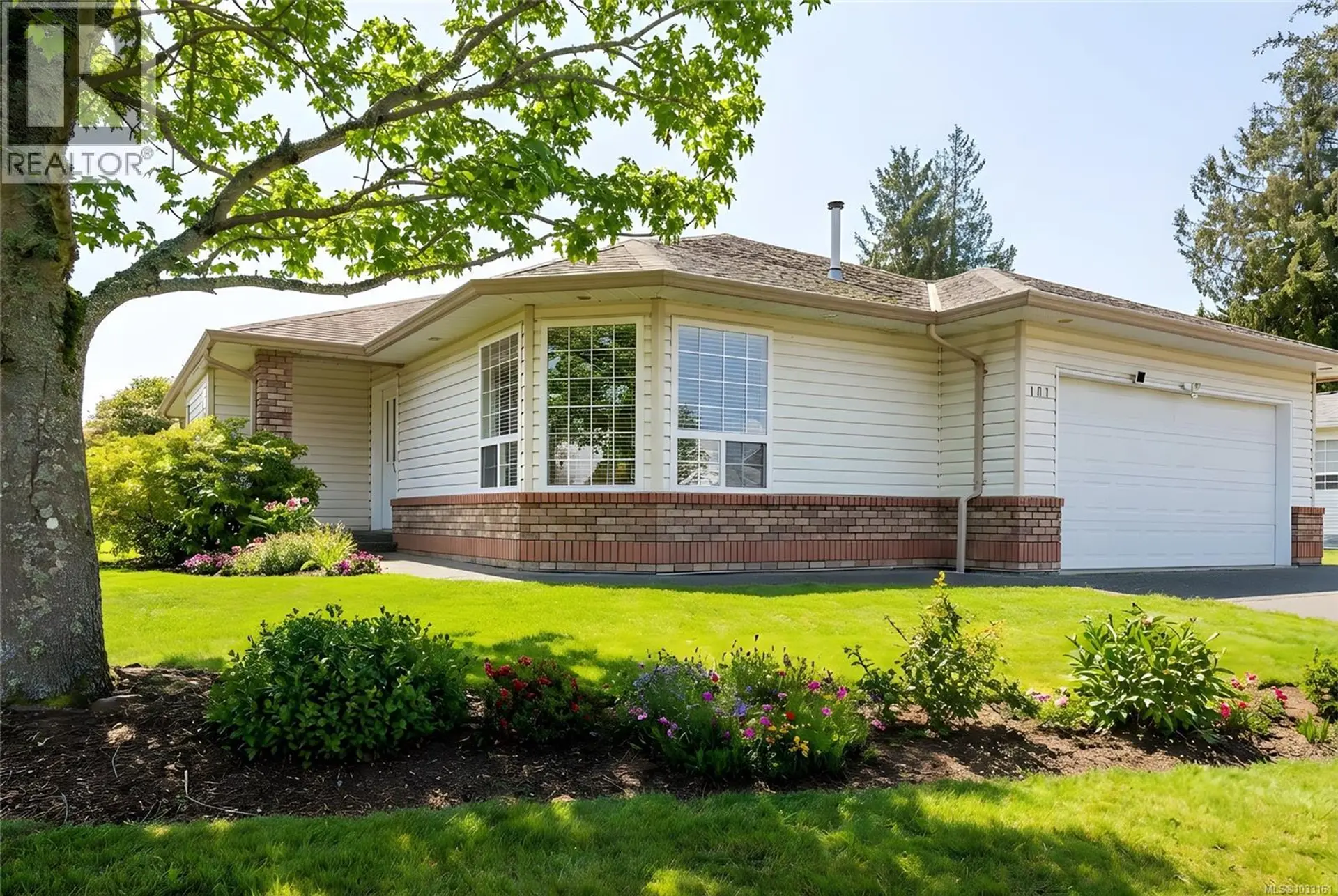 Property at 107 Acacia St S, Parksville, BC