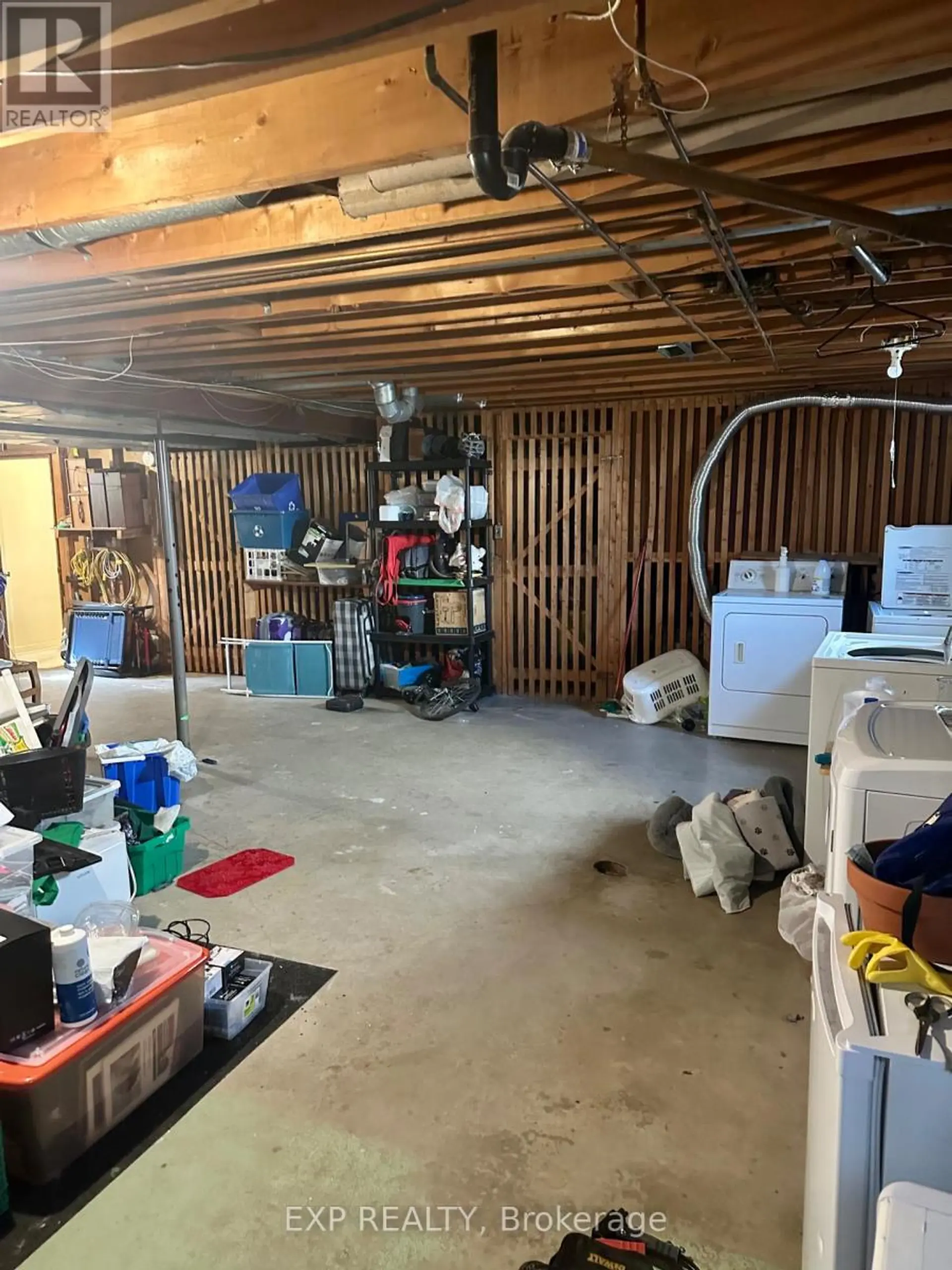 911 PINEWOOD CRESCENT - Image 17