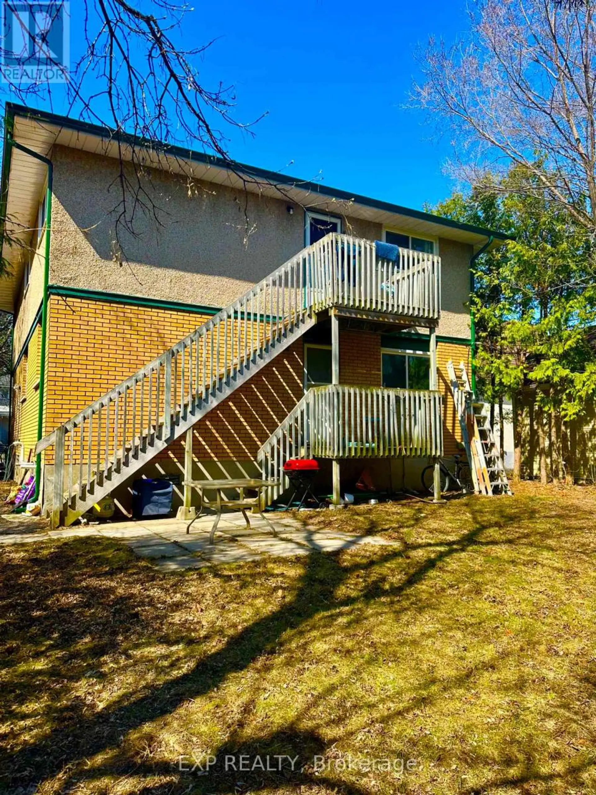 911 PINEWOOD CRESCENT - Image 18