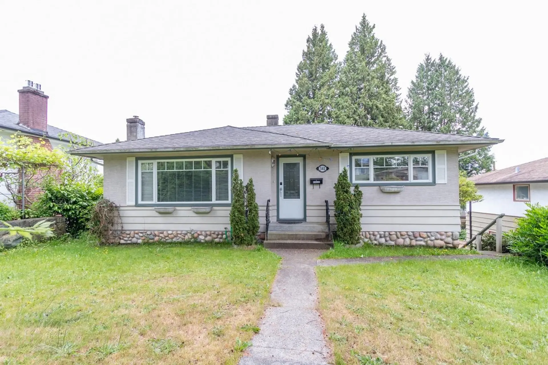 Property at 341 W 24th Street, North Vancouver, BC