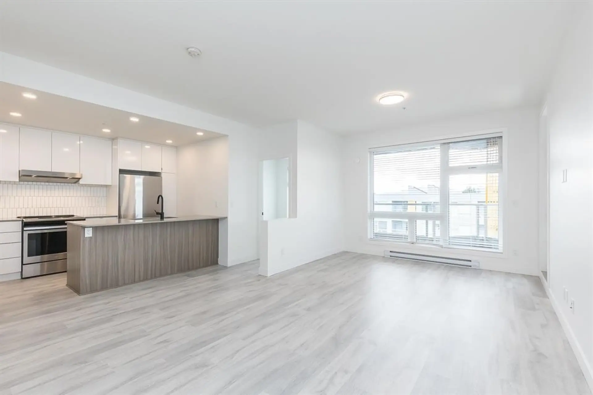 #606 32828 Landeau Place - Image 9
