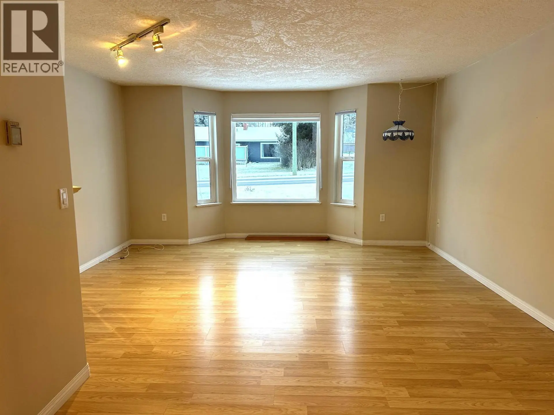 #1 1686 MAIN STREET - Image 6
