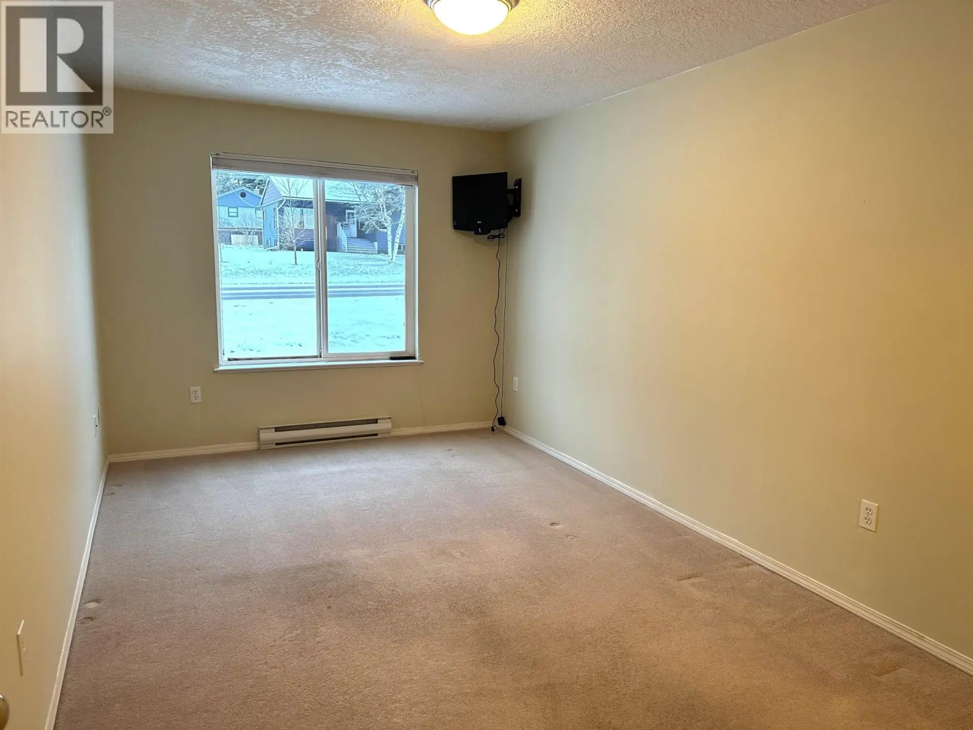 #1 1686 MAIN STREET - Image 9