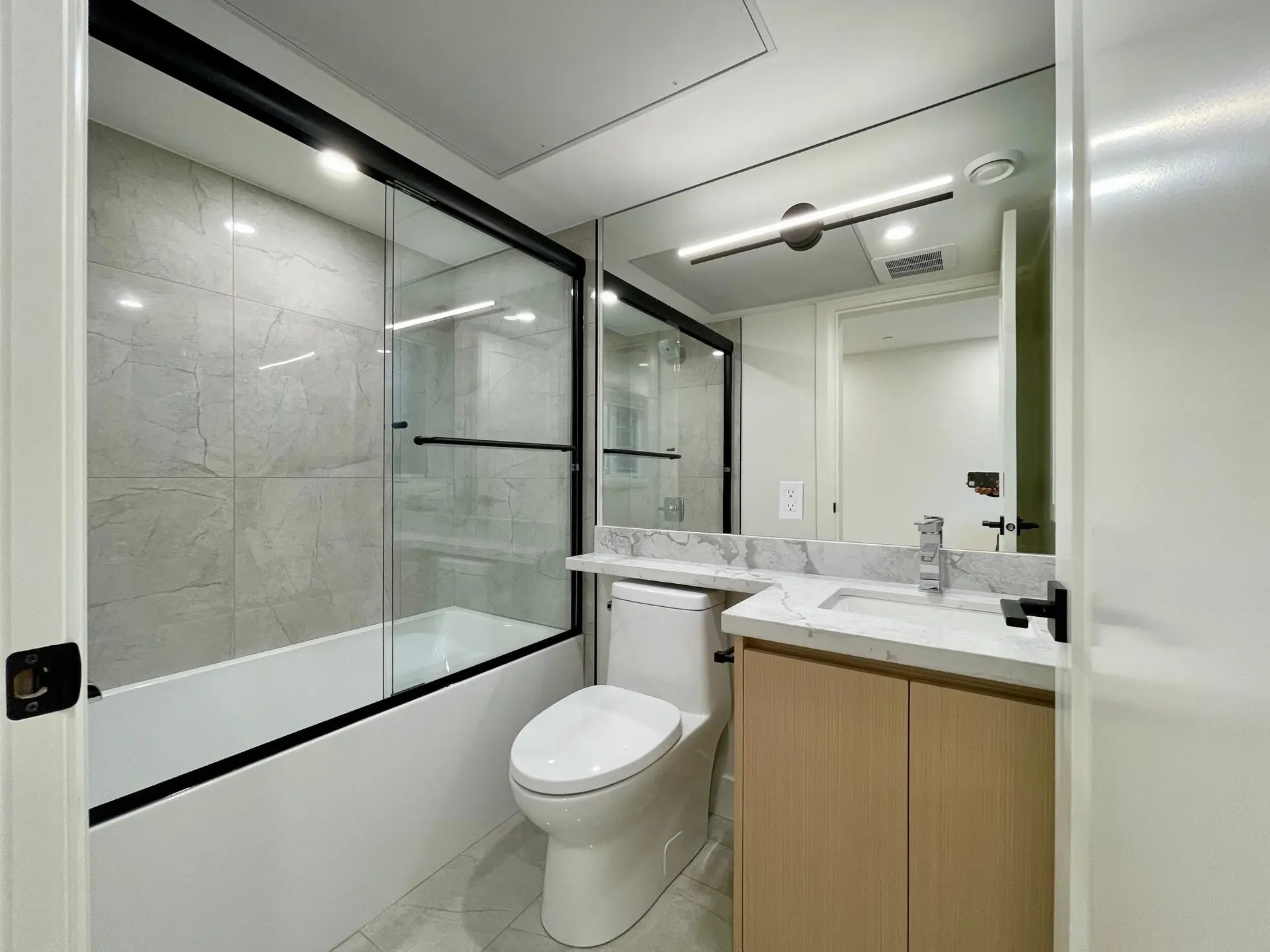 162 E 43rd Avenue - Image 9