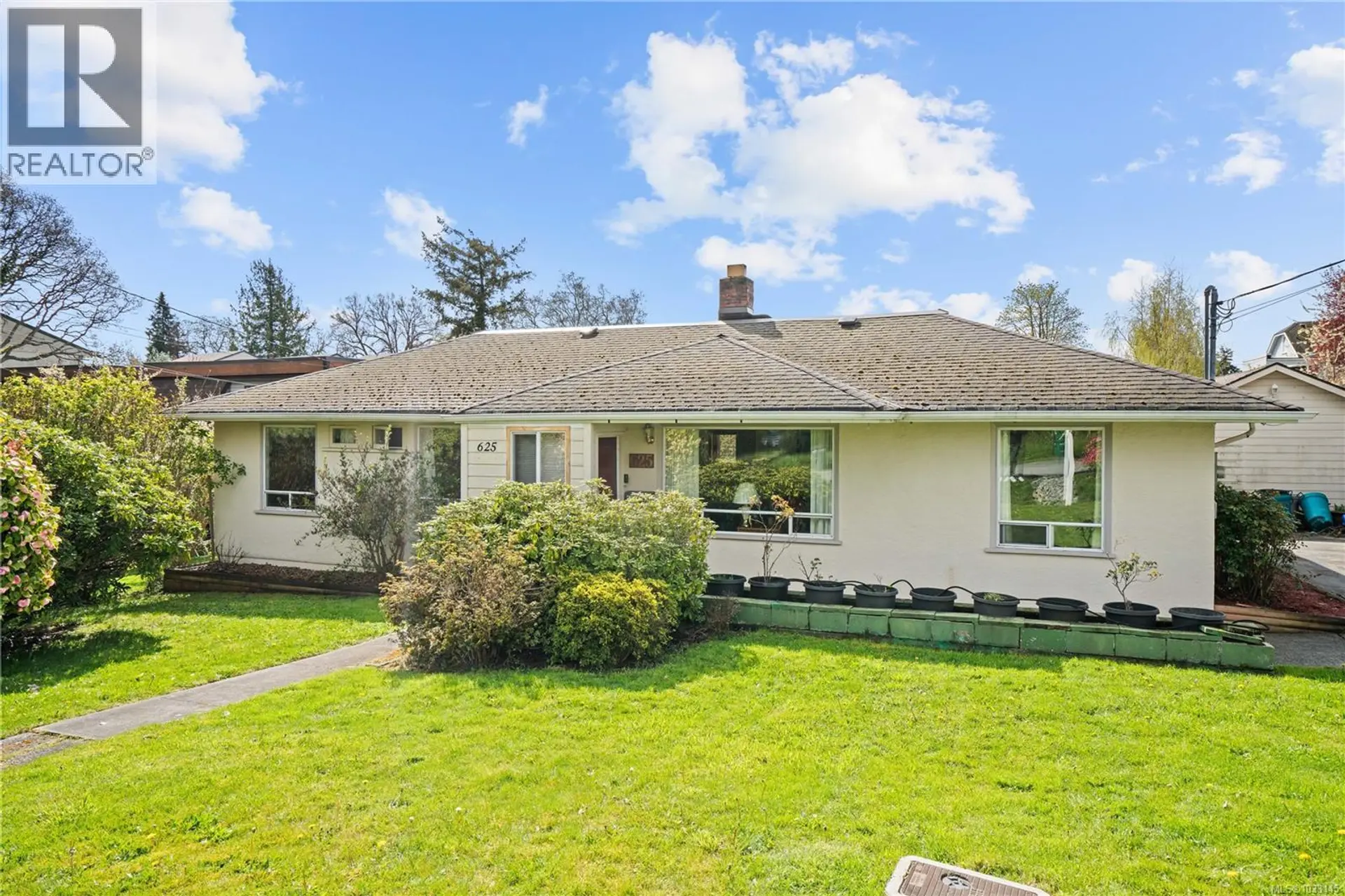 Property at 625 Broadway St, Saanich, BC