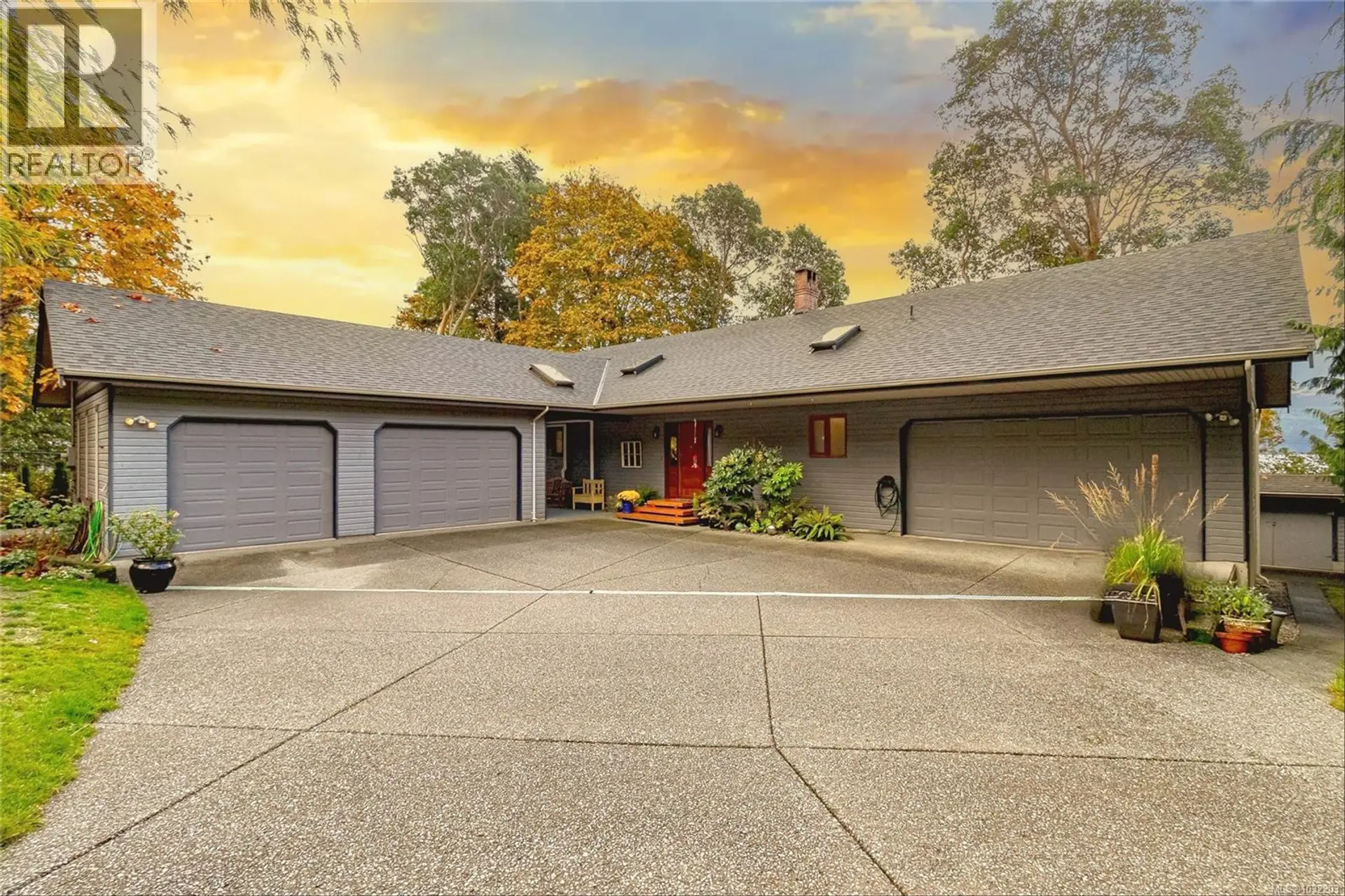 Property at 10662 Alder Cres, Youbou, BC