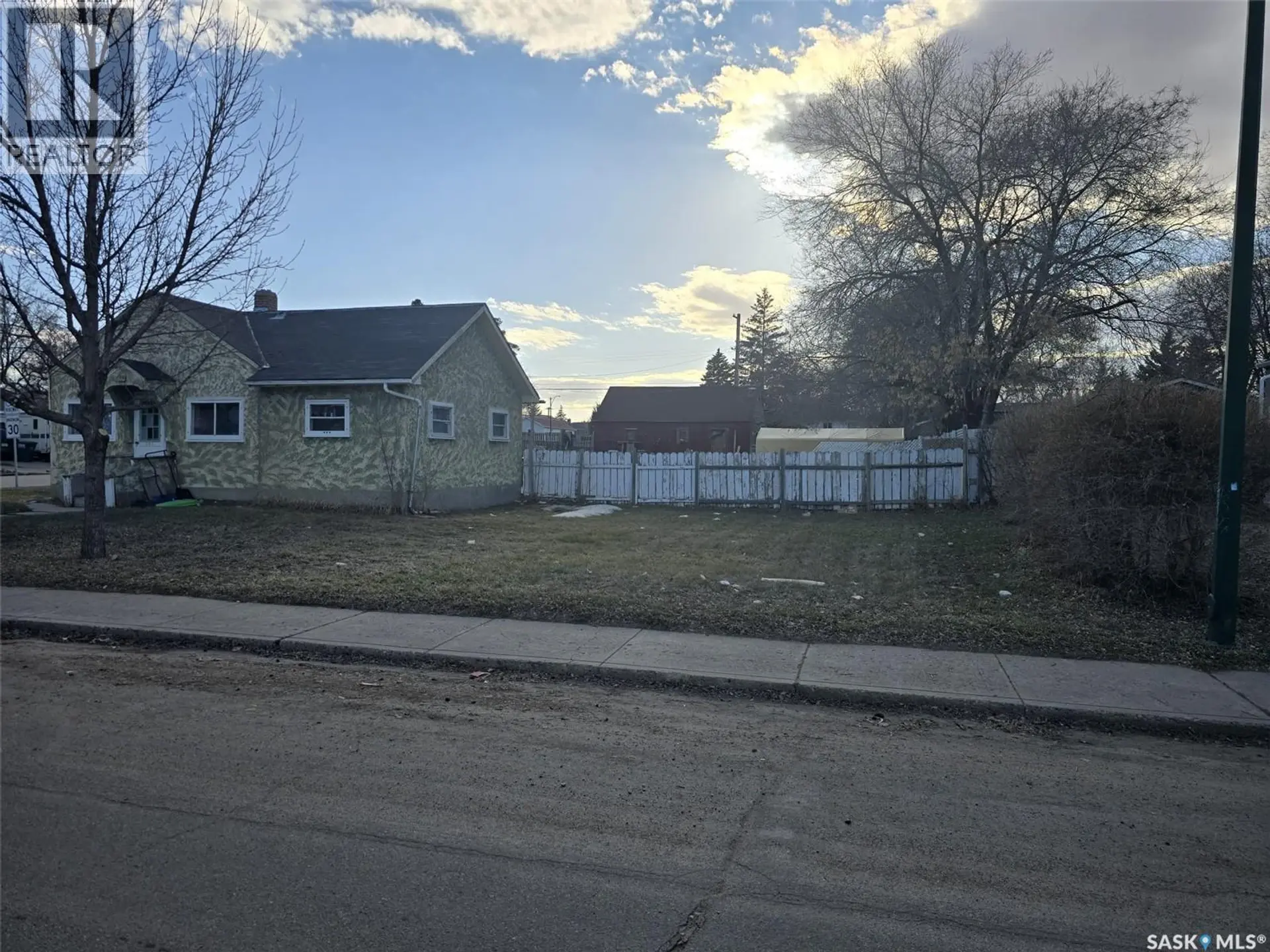 201 R AVENUE N - Image 2
