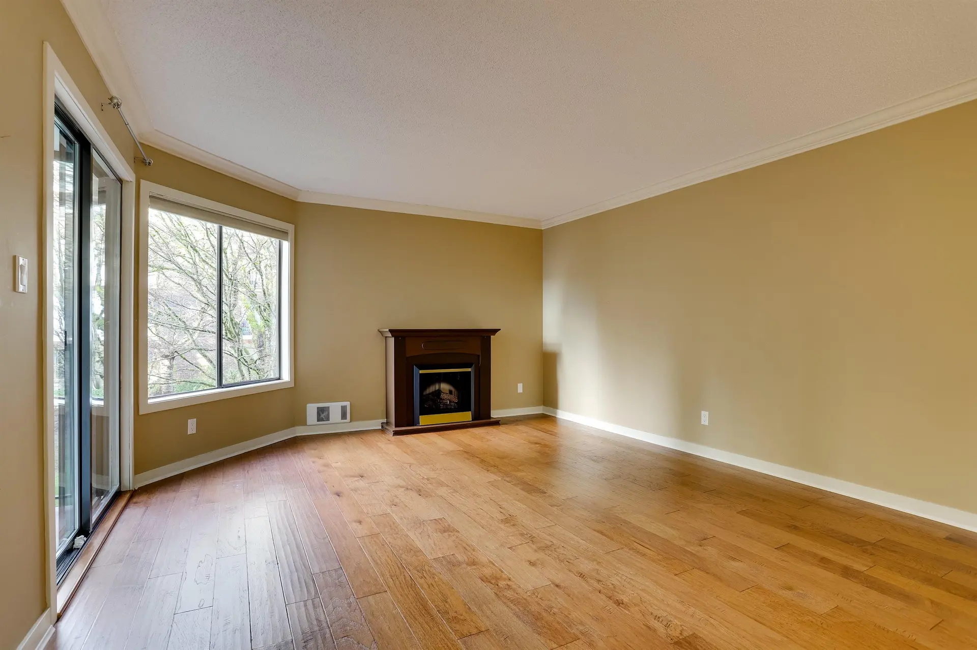 #208 1521 Blackwood Street - Image 4