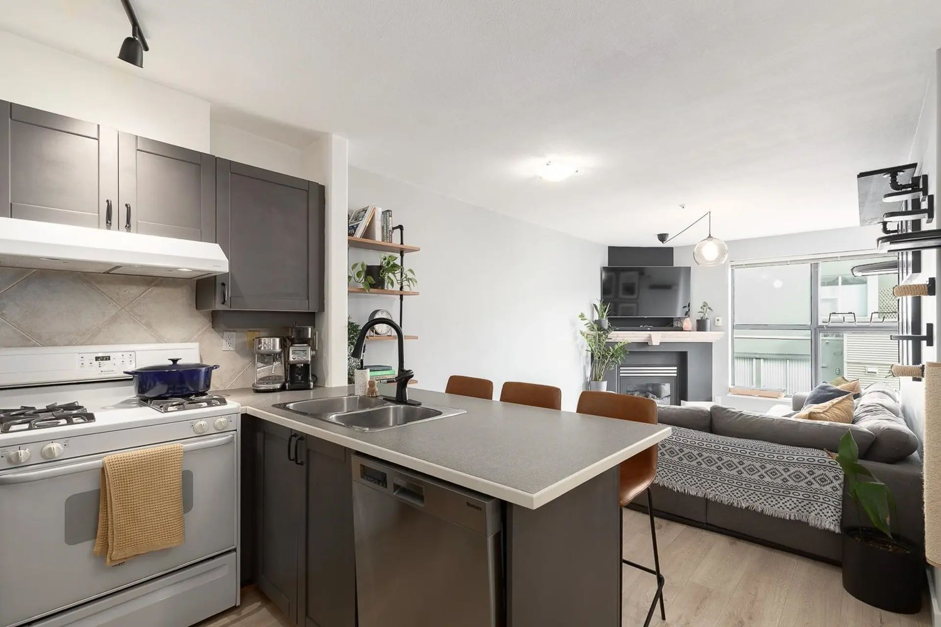 #405 2688 Vine Street - Image 3