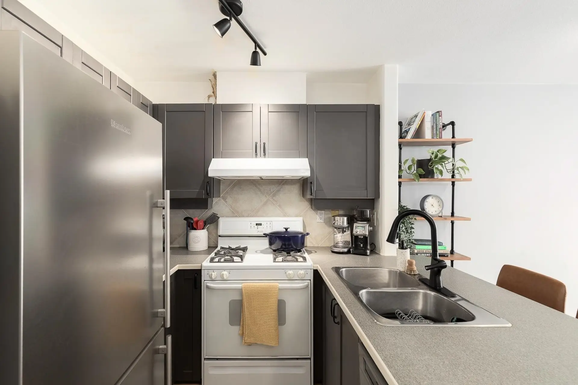 #405 2688 Vine Street - Image 4