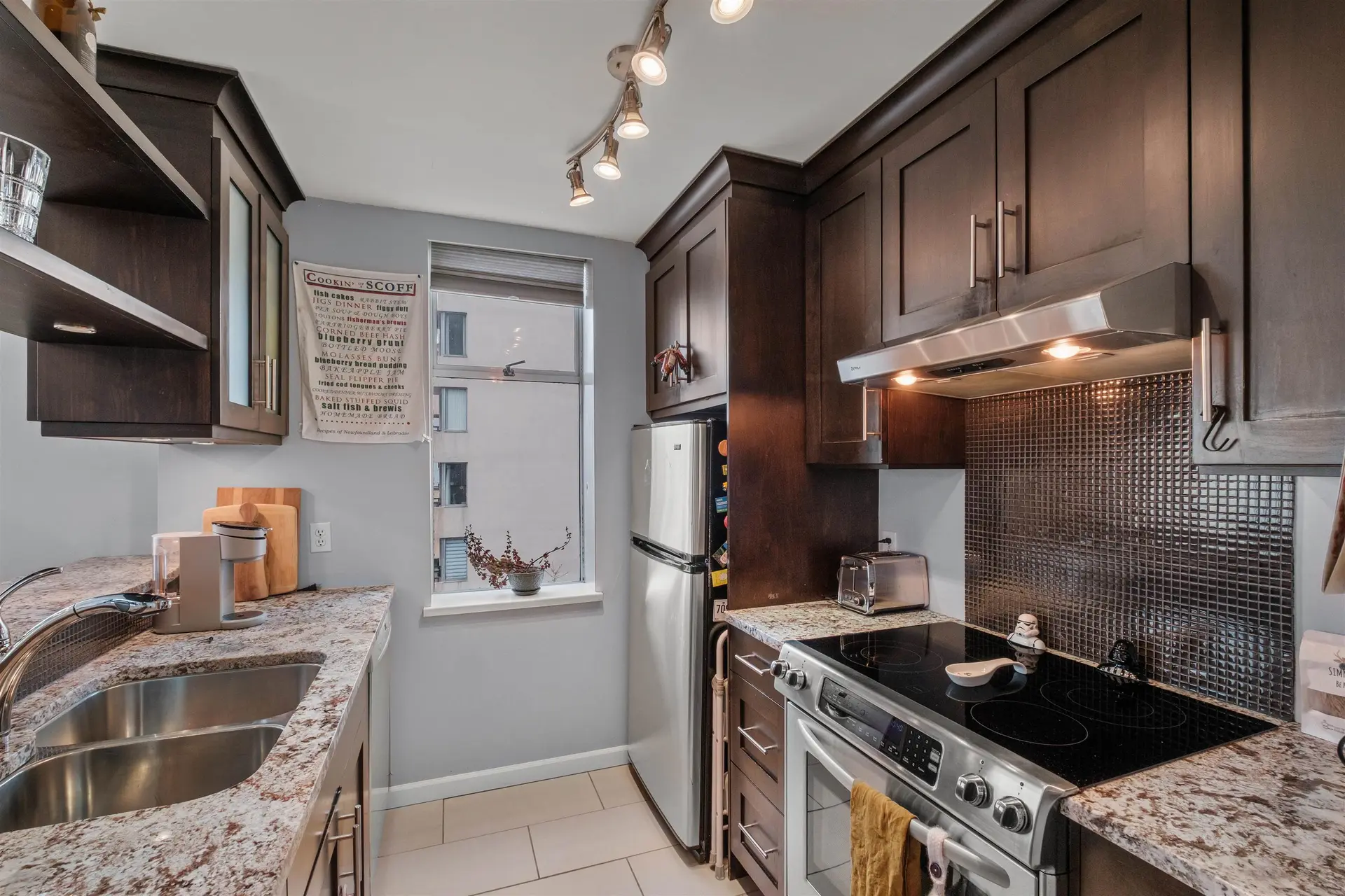 #403 1436 Harwood Street - Image 5