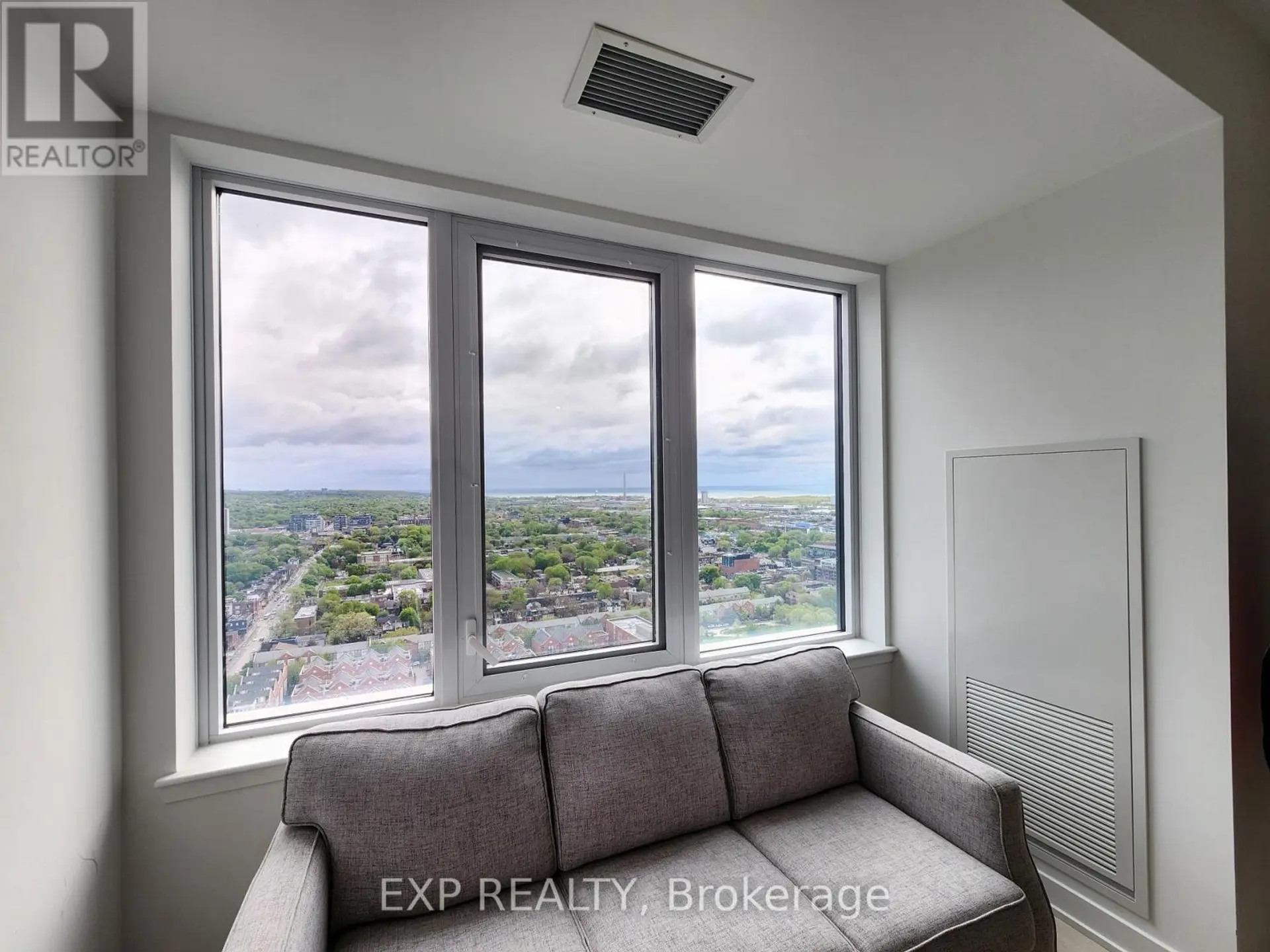 #3012 5 DEFRIES STREET - Image 4