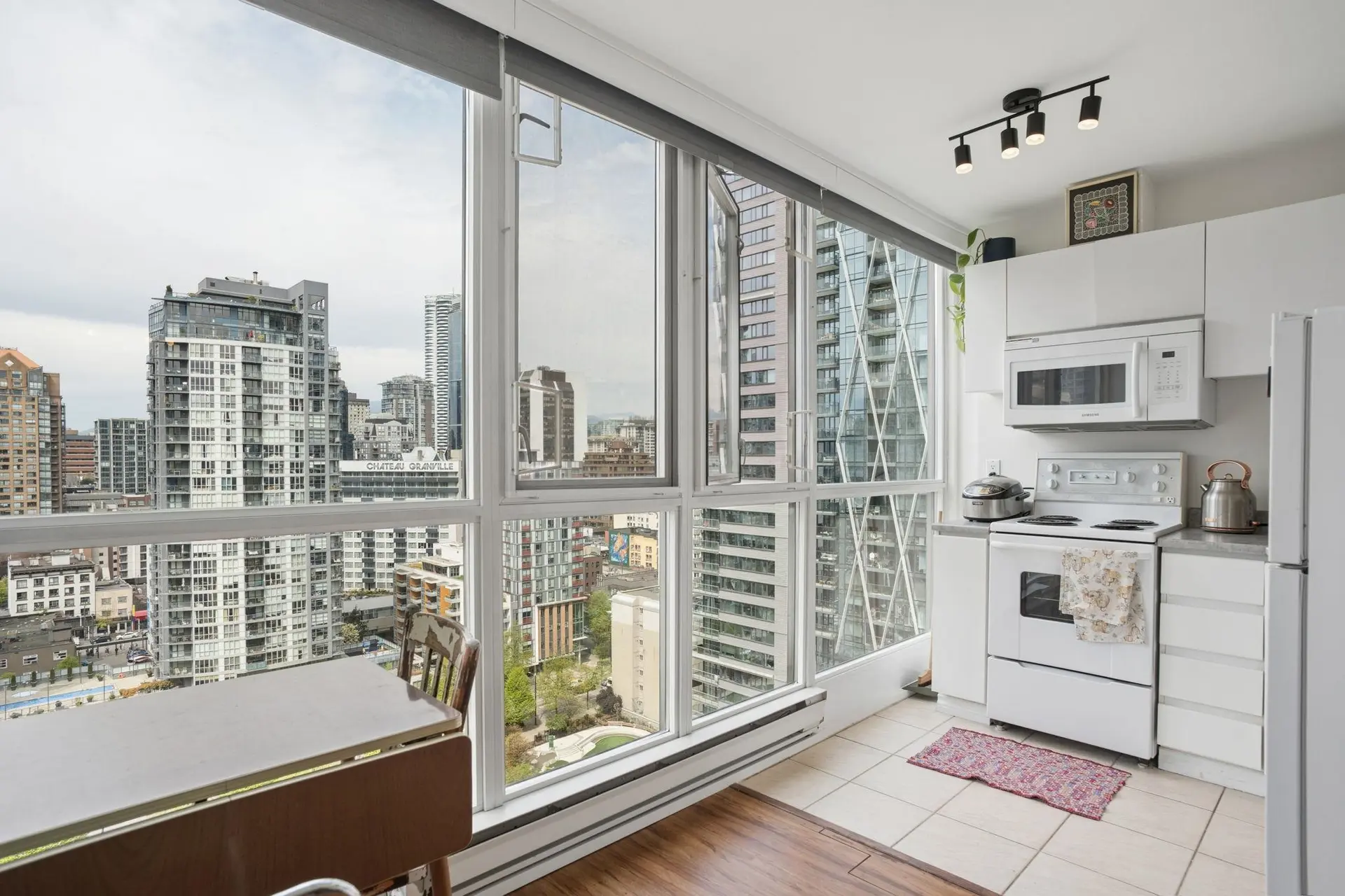 #2101 1188 Richards Street - Image 2