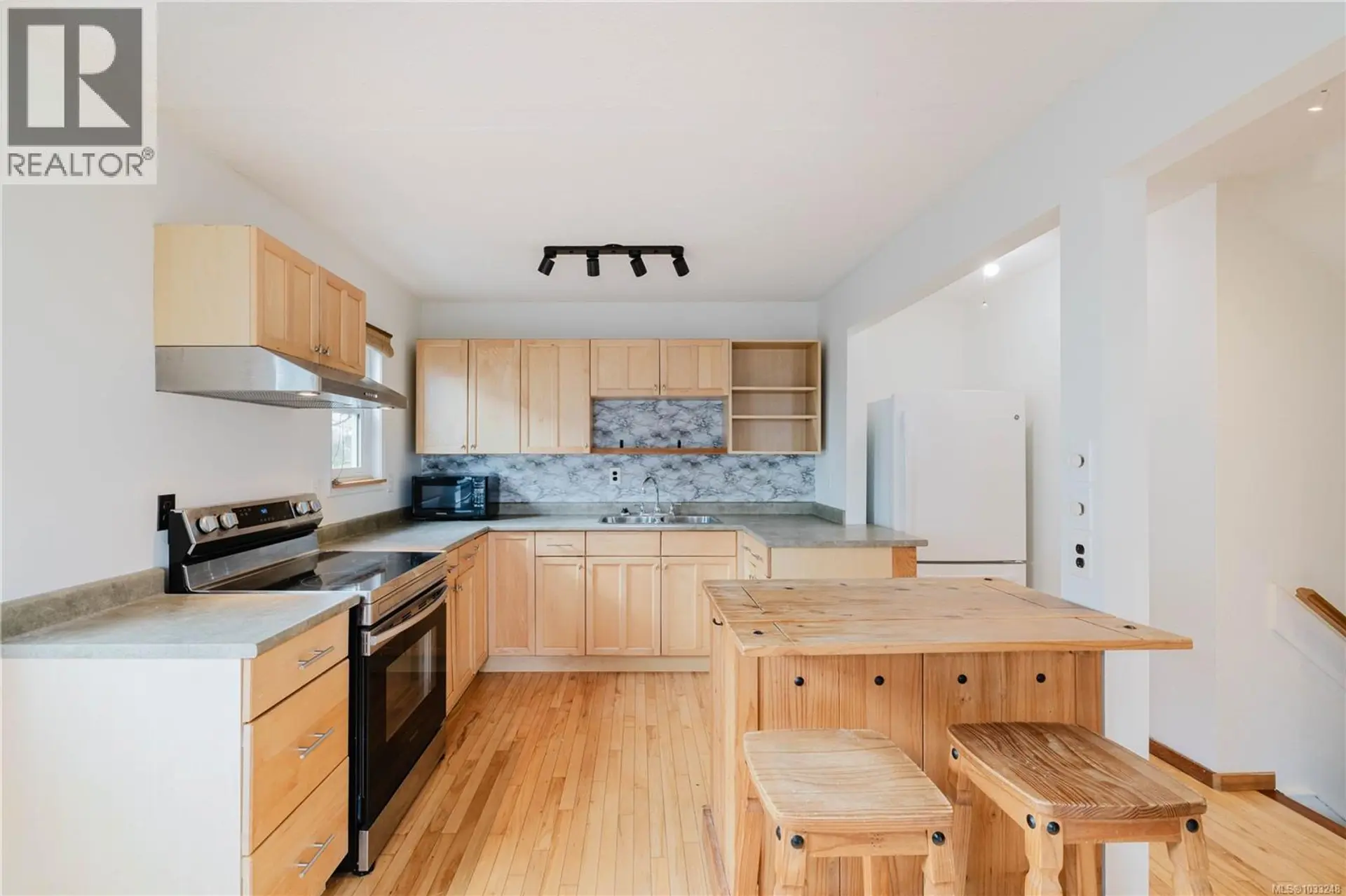 Property at #302 229 Ontario St, Victoria, BC