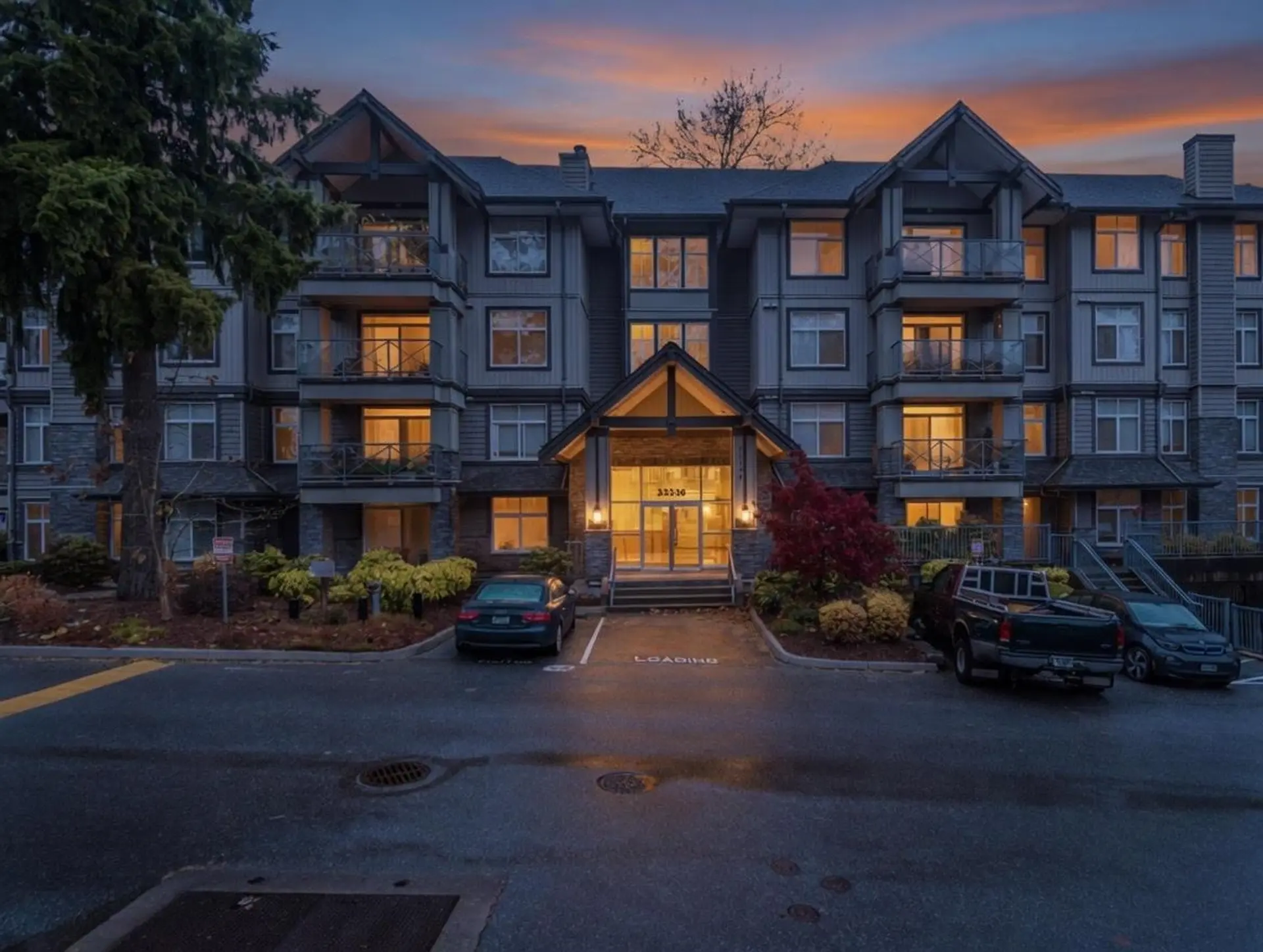 Property at #407 33338 E Bourquin Crescent, Abbotsford, BC