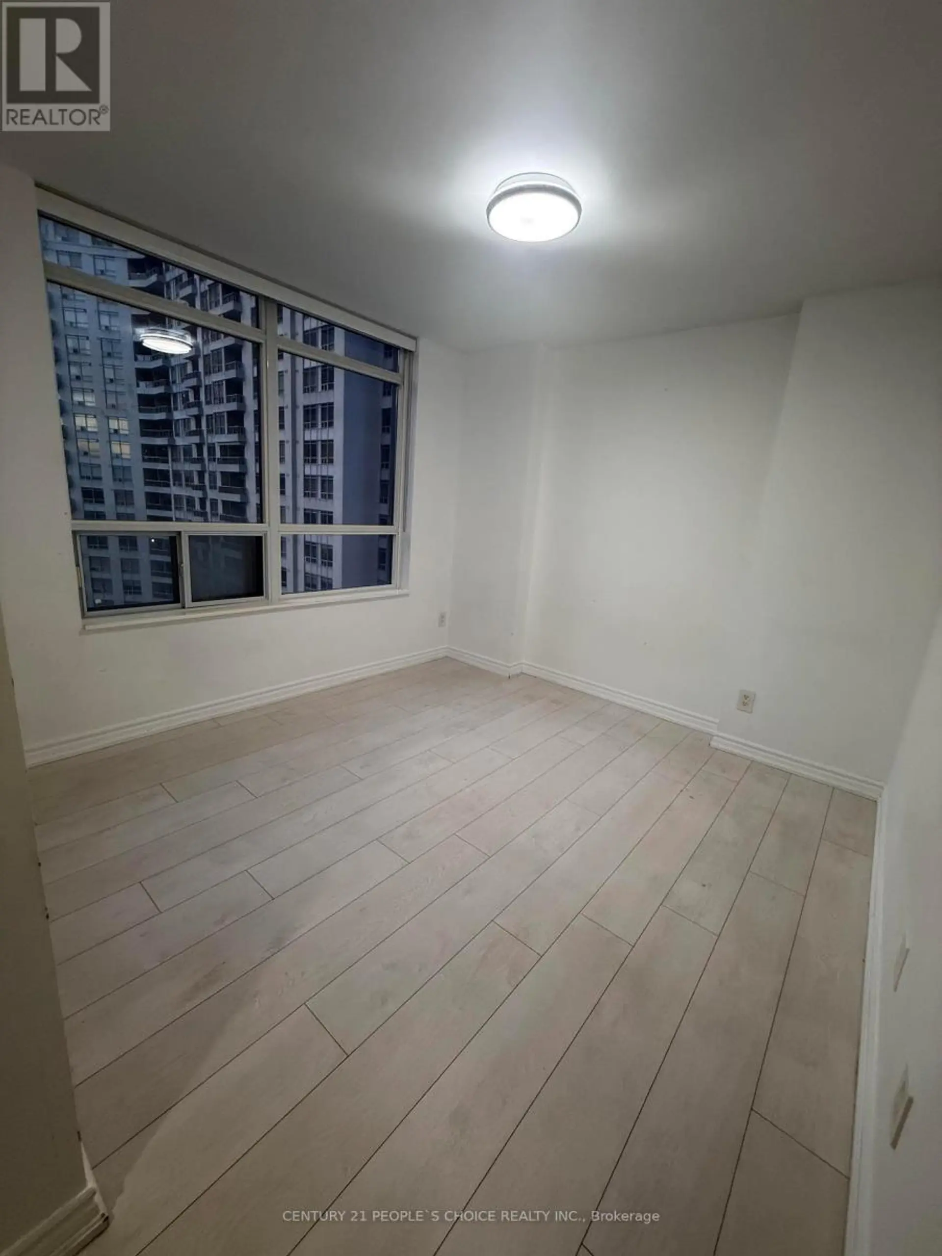 #1906 3880 DUKE OF YORK BOULEVARD - Image 10