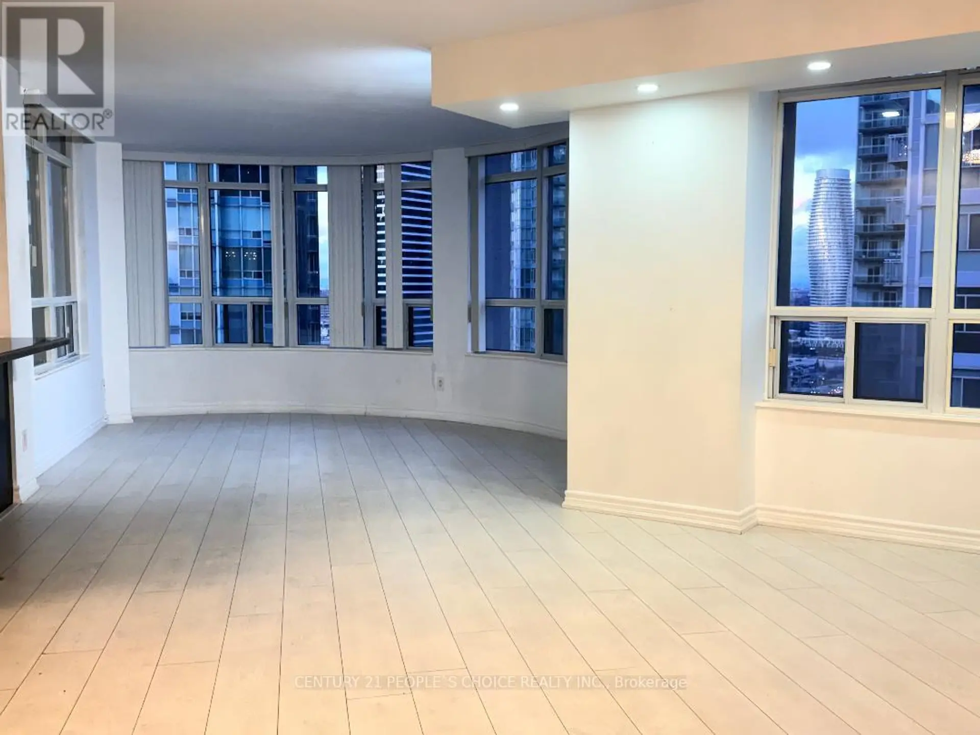 #1906 3880 DUKE OF YORK BOULEVARD - Image 12