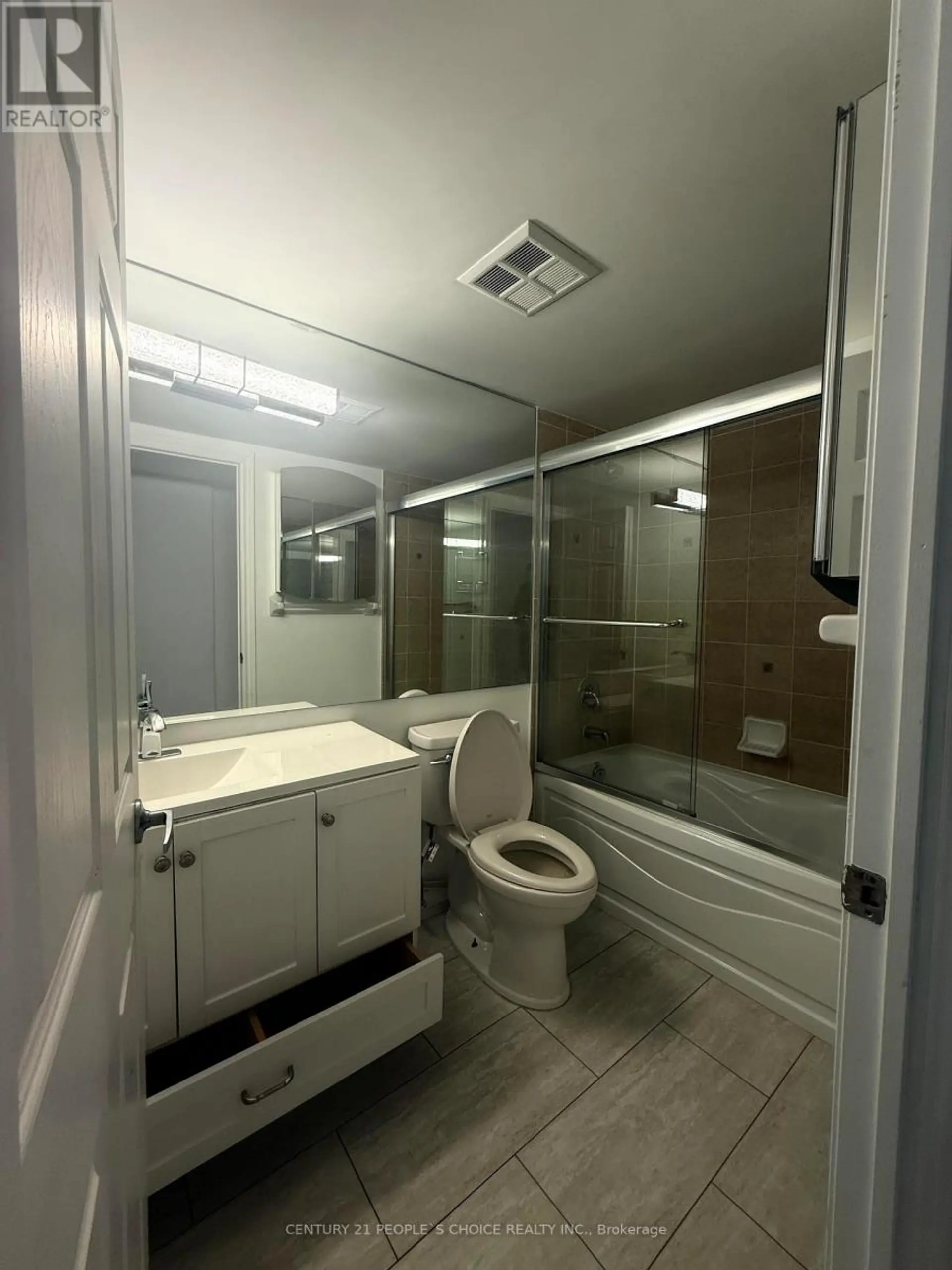 #1906 3880 DUKE OF YORK BOULEVARD - Image 16