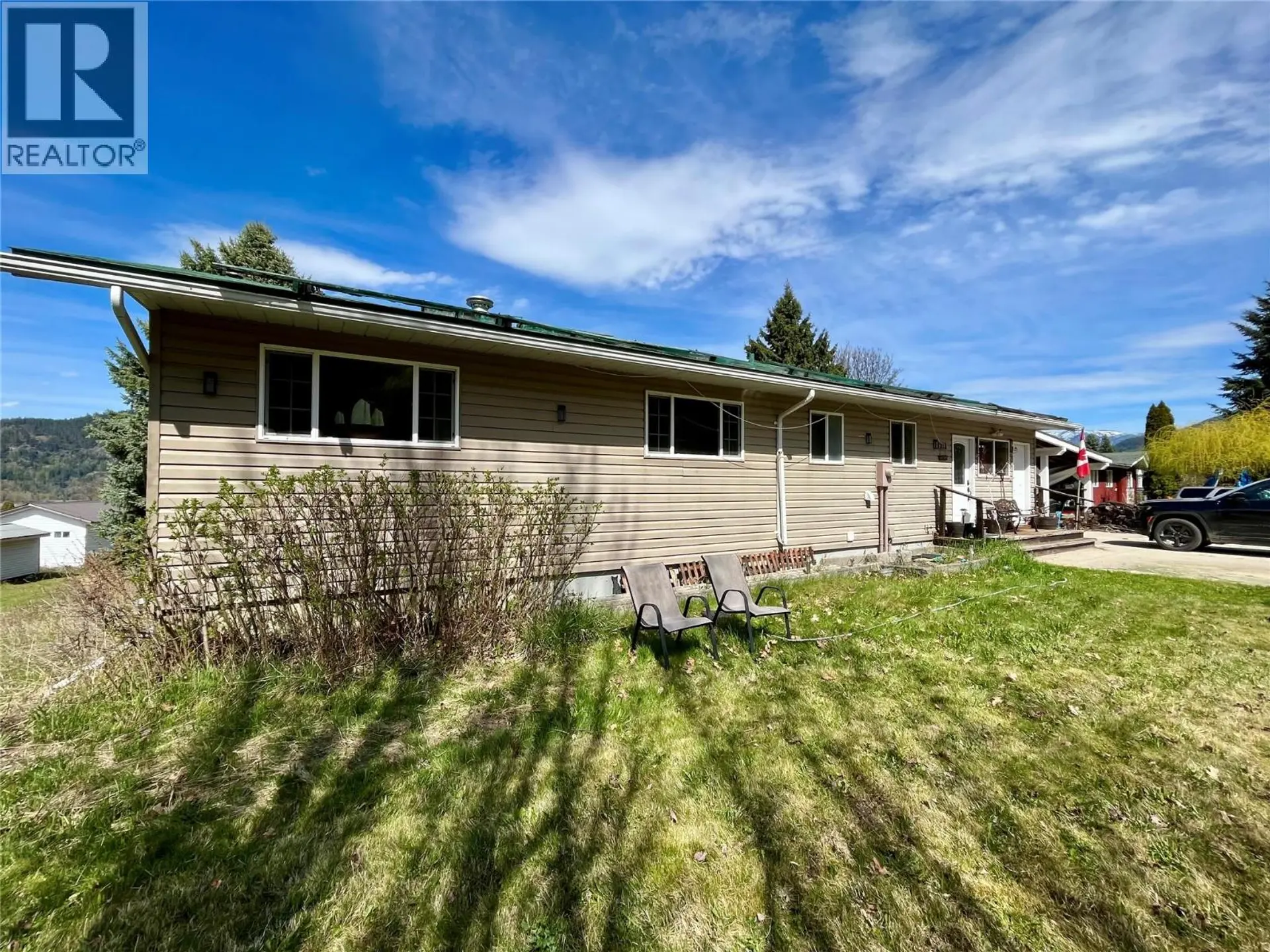 Property at 212 Maple Street, Fauquier, BC