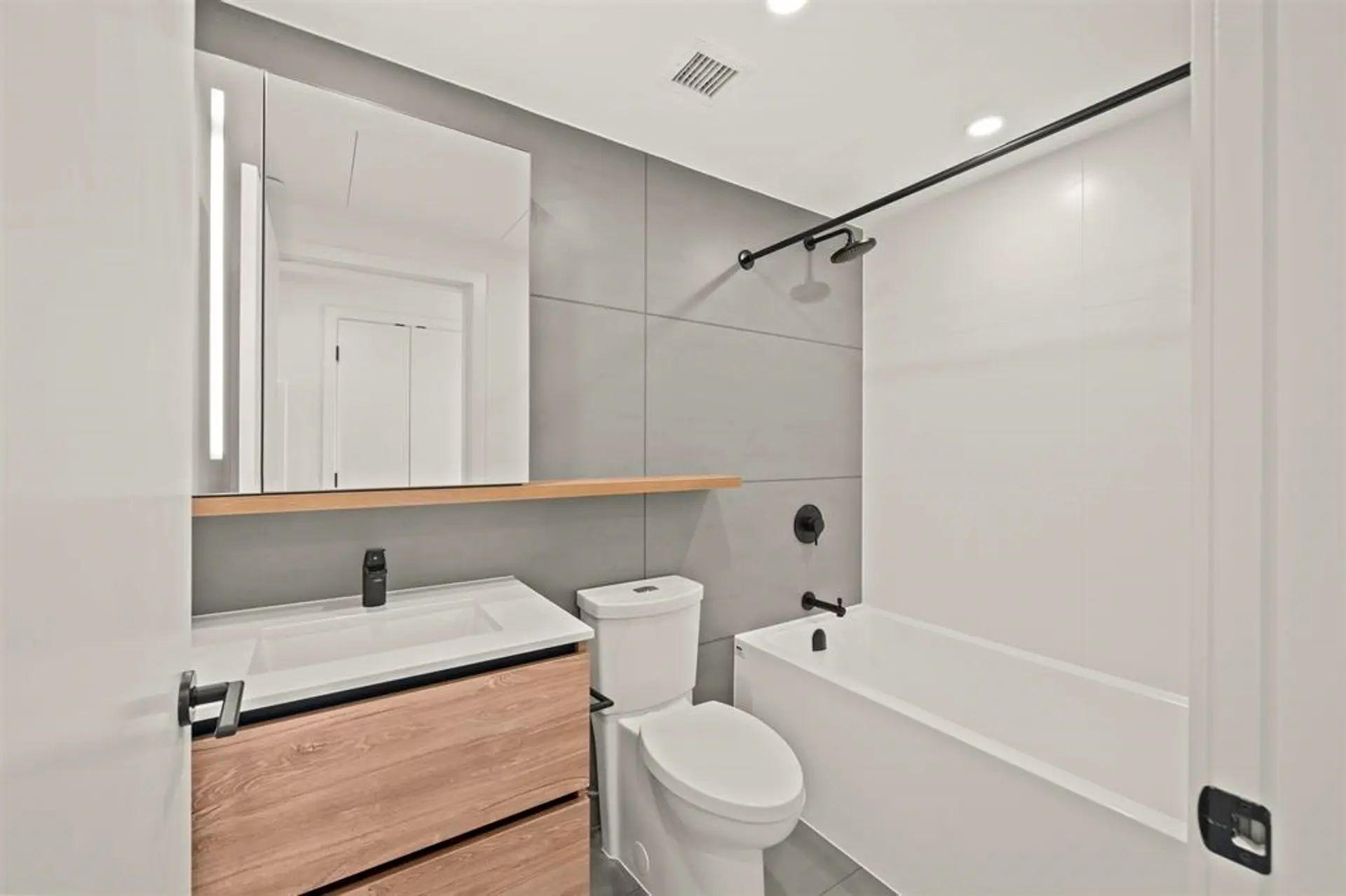 #2208 13428 105 Avenue - Image 6