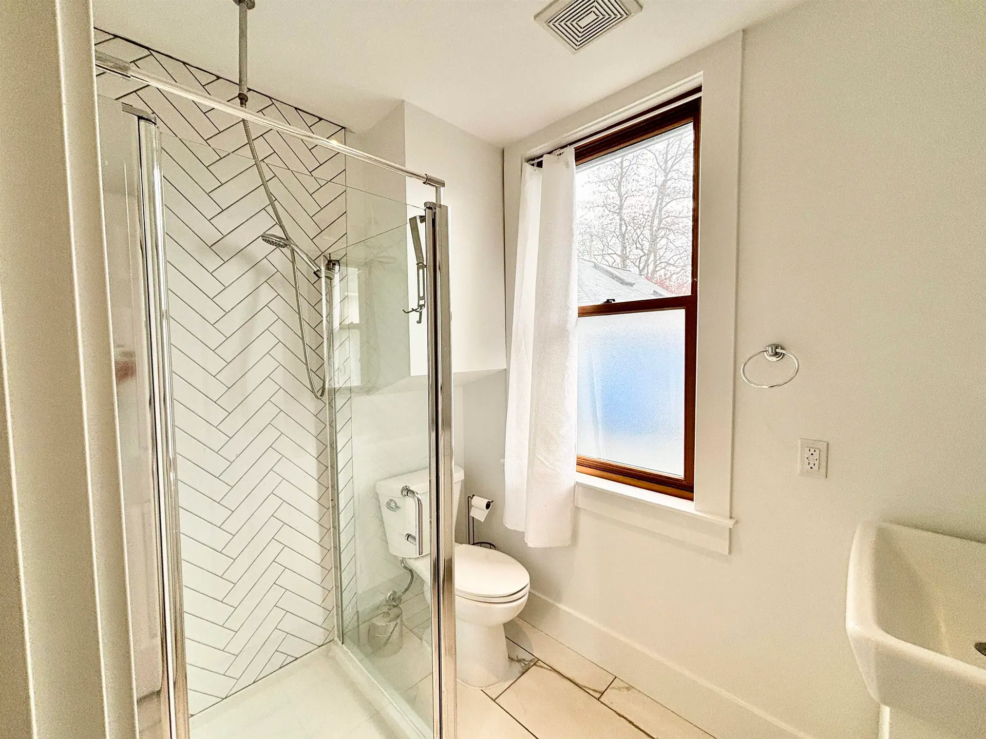277 E 22nd Avenue - Image 5