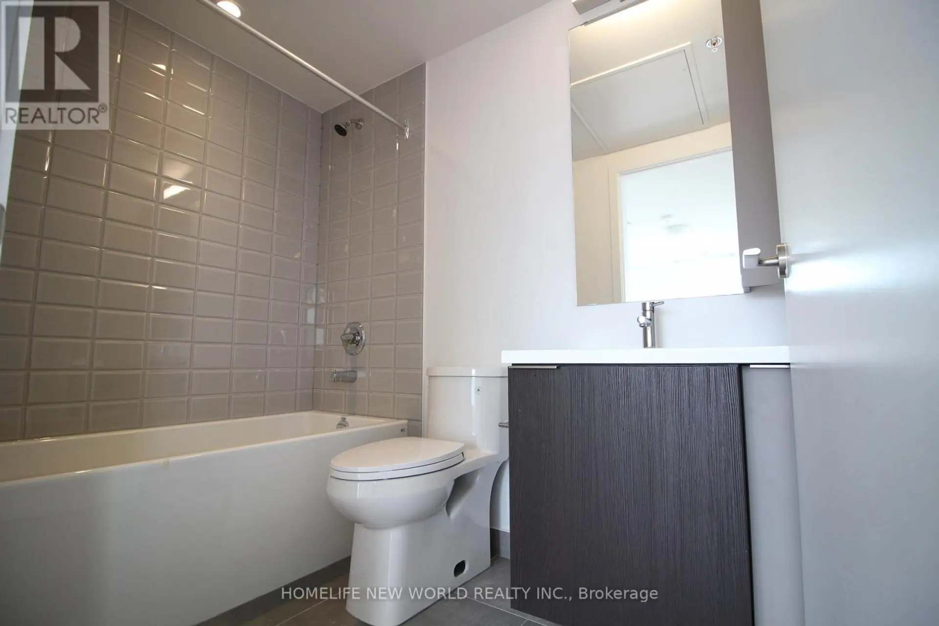 #906 203 COLLEGE STREET - Image 5