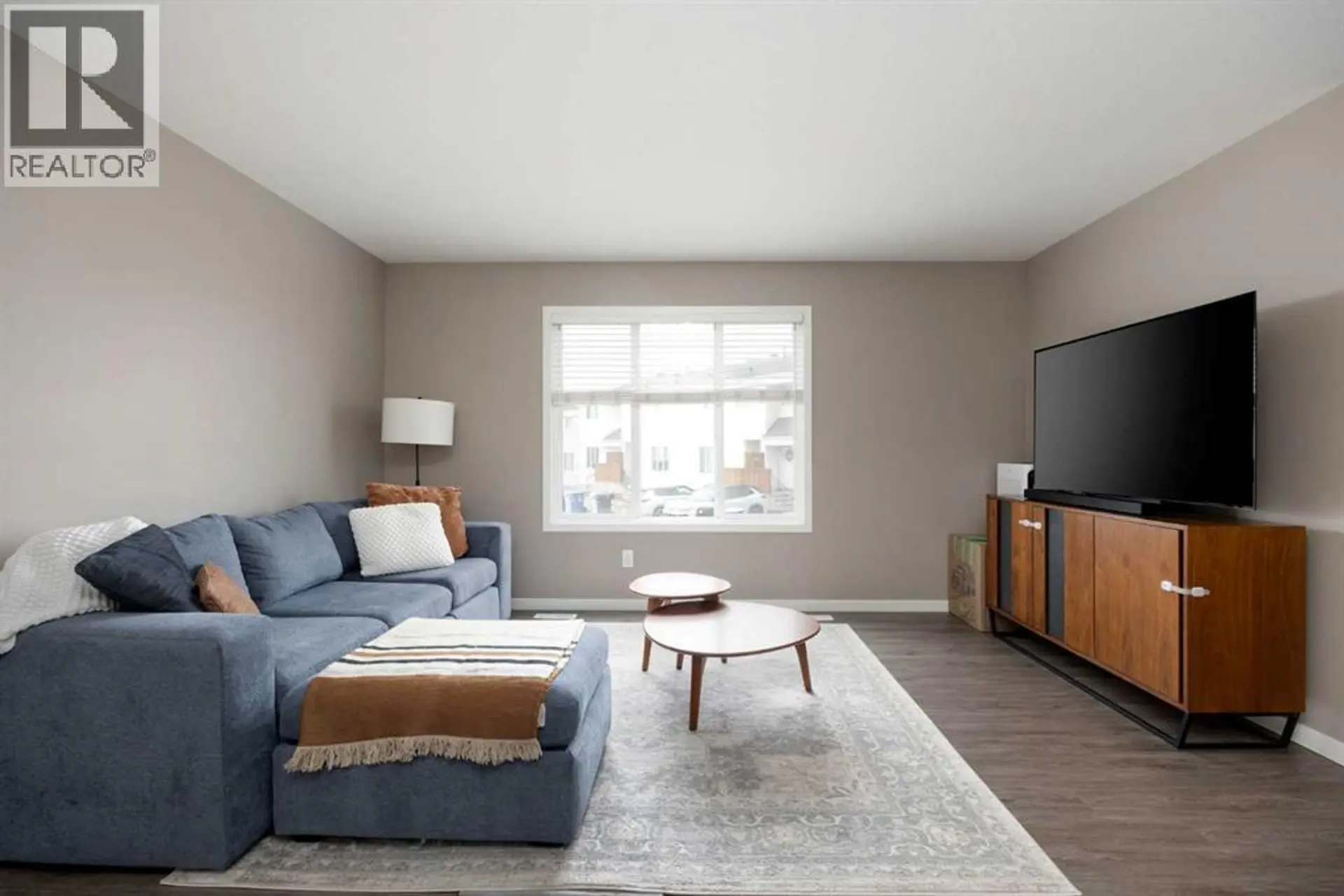 #14 711 BEACON HILL DRIVE - Image 2