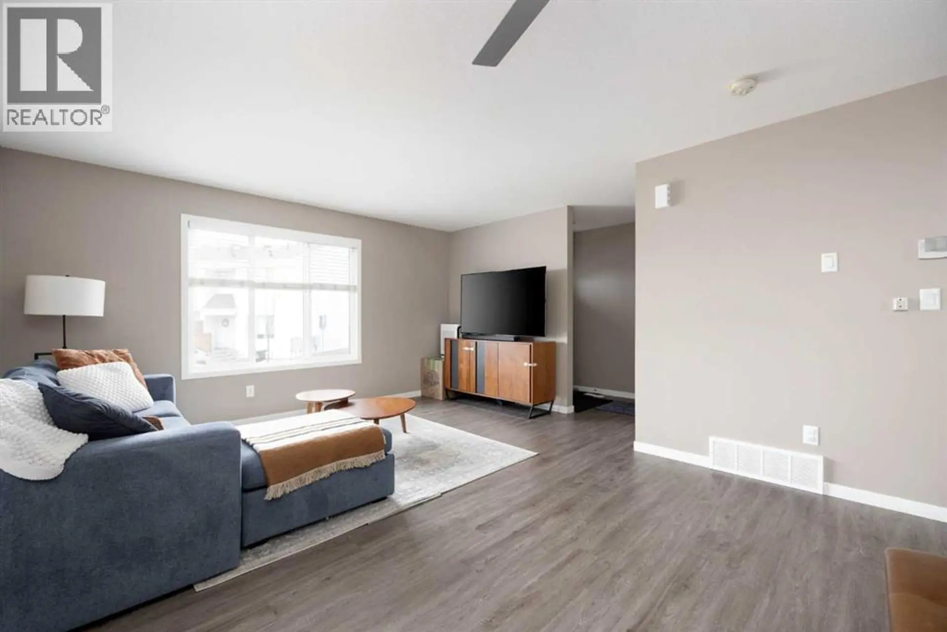 #14 711 BEACON HILL DRIVE - Image 3