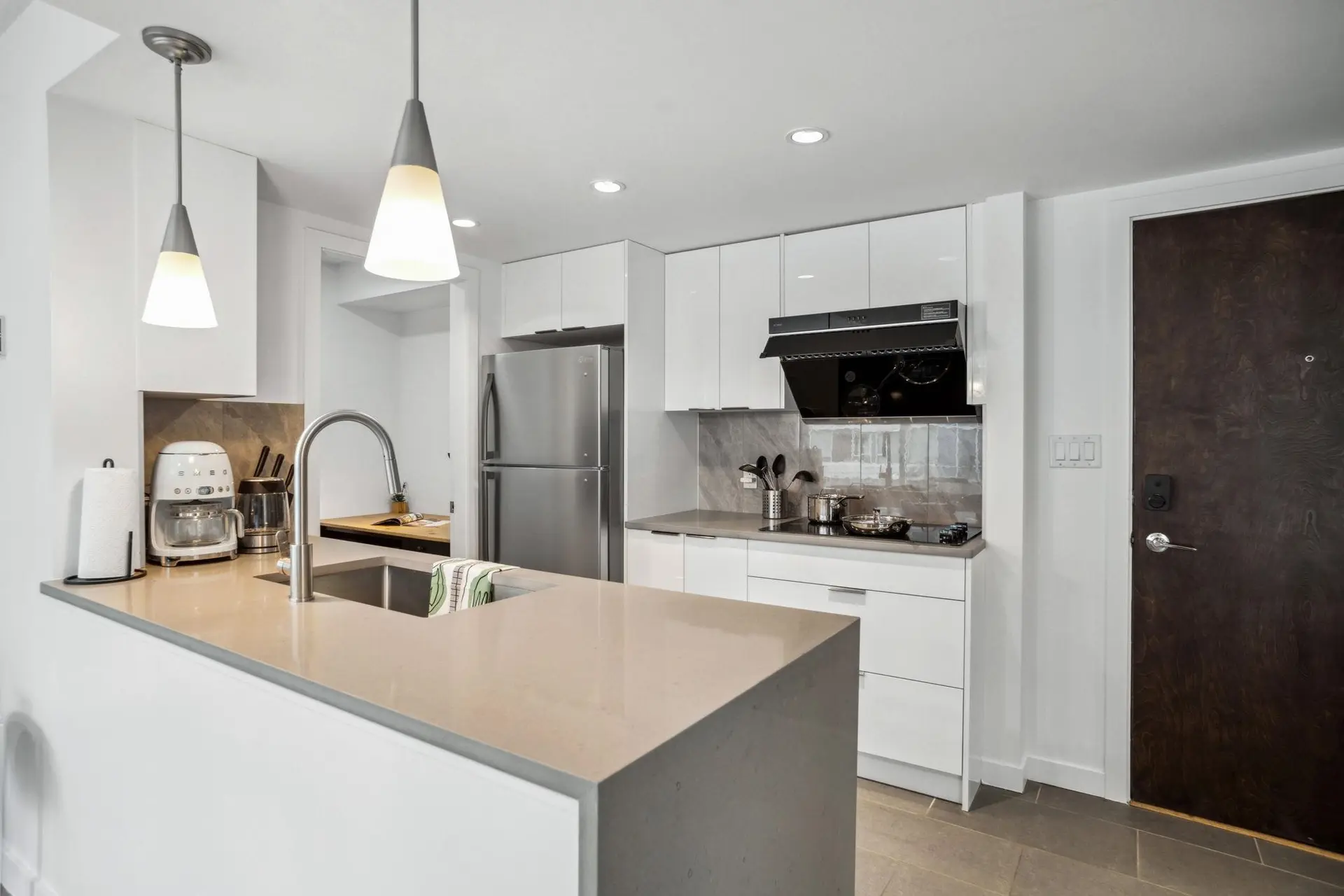 #605 618 Abbott Street - Image 5