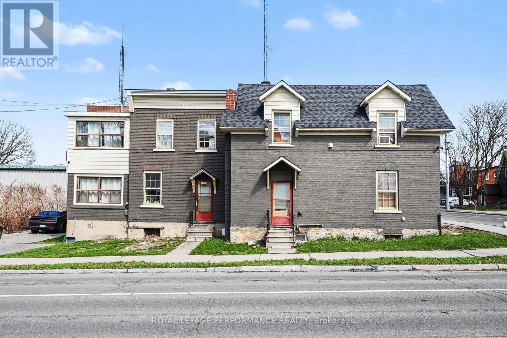 402 PITT STREET - Image 1