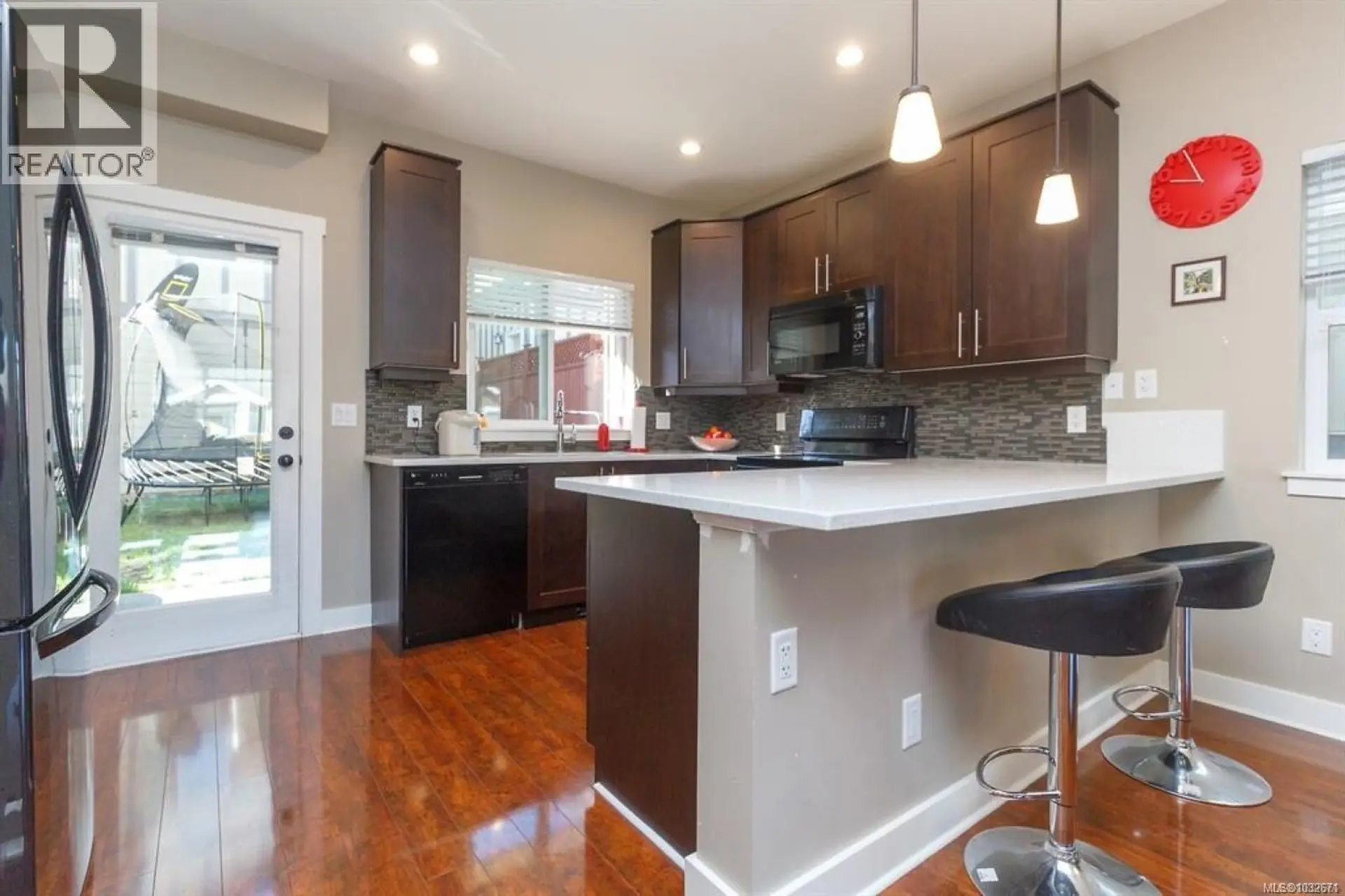 1227 Freshwater Cres - Image 6