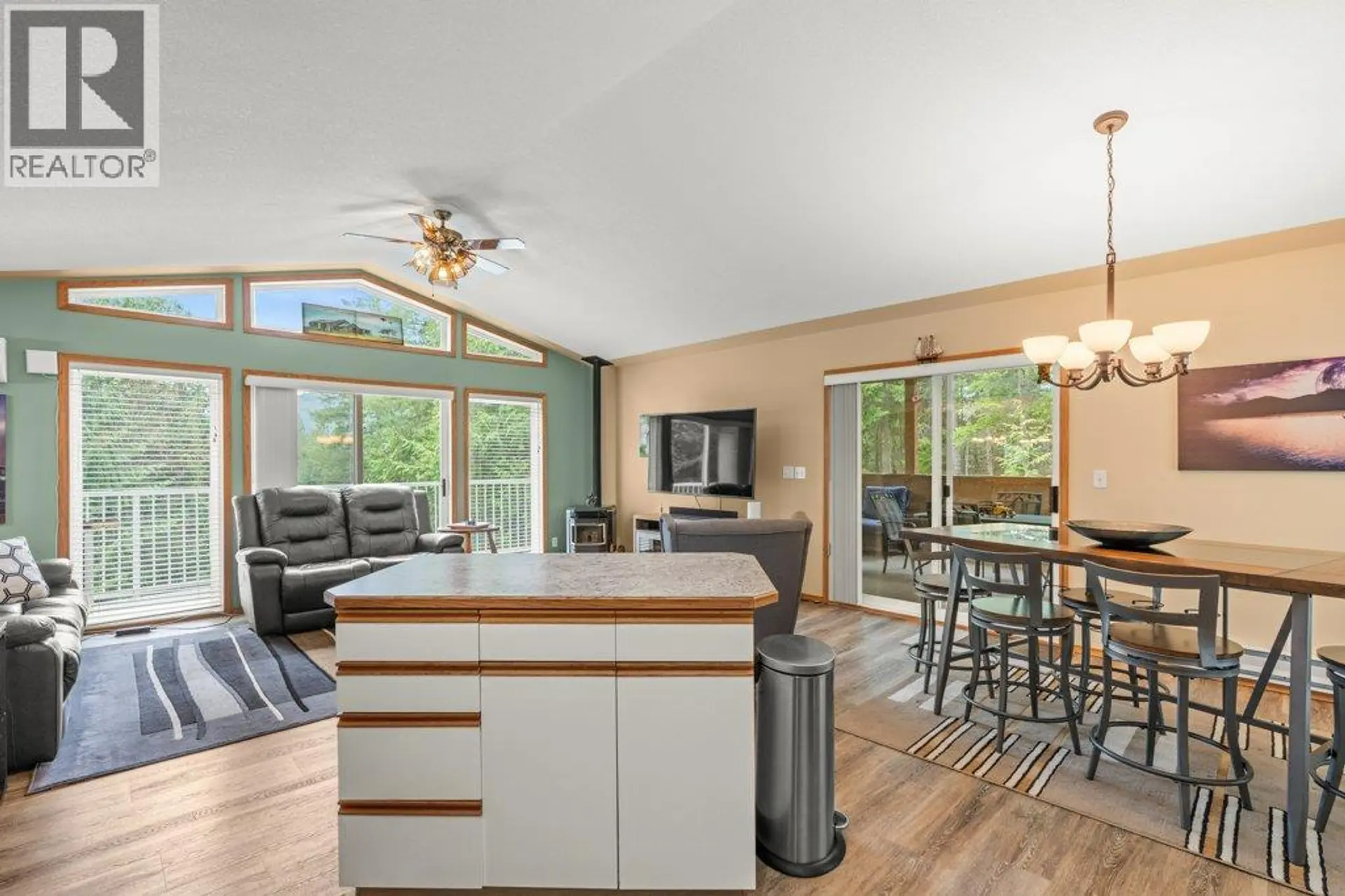 12 Old Town Road - Image 7