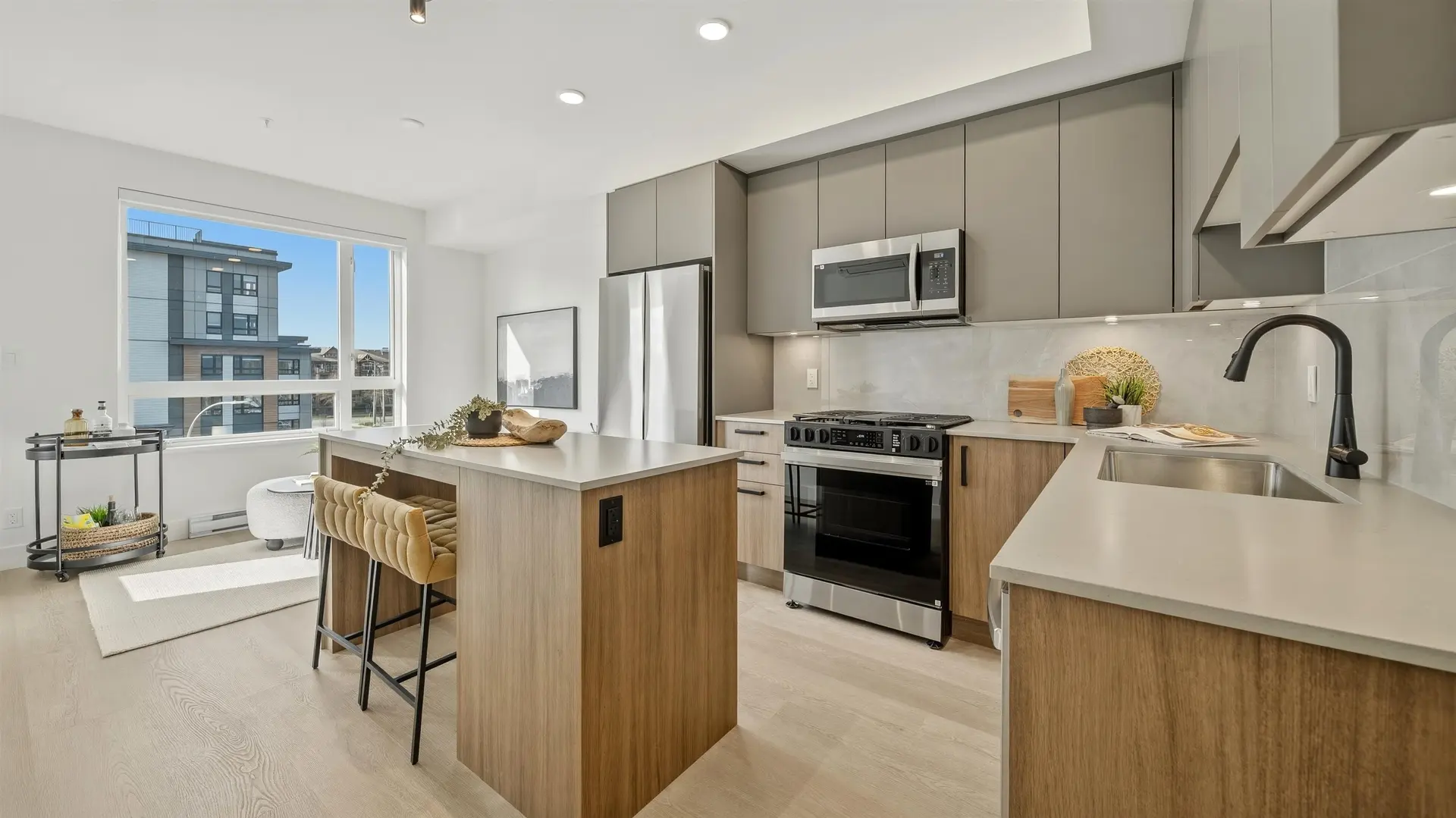 #A209 8230 208b Avenue - Image 2