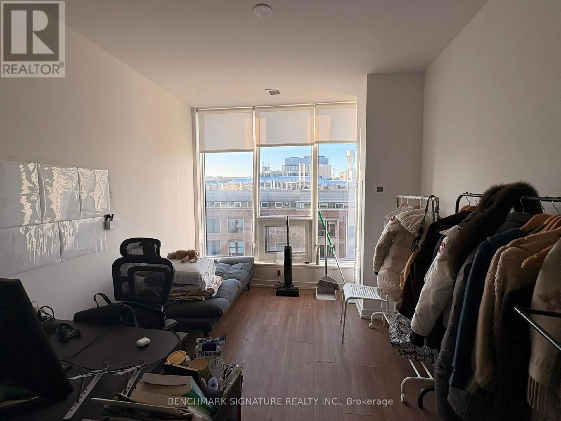 #605 203 COLLEGE STREET - Image 1