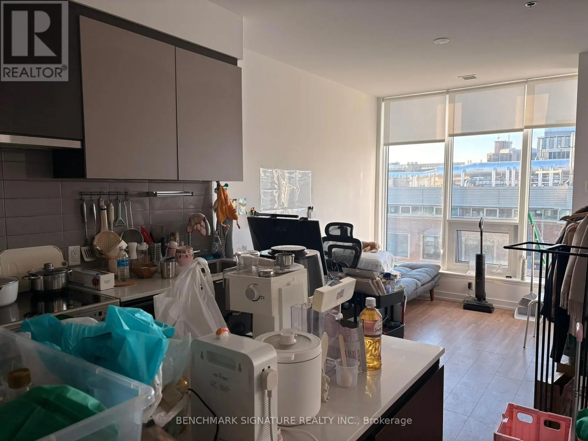 #605 203 COLLEGE STREET - Image 2