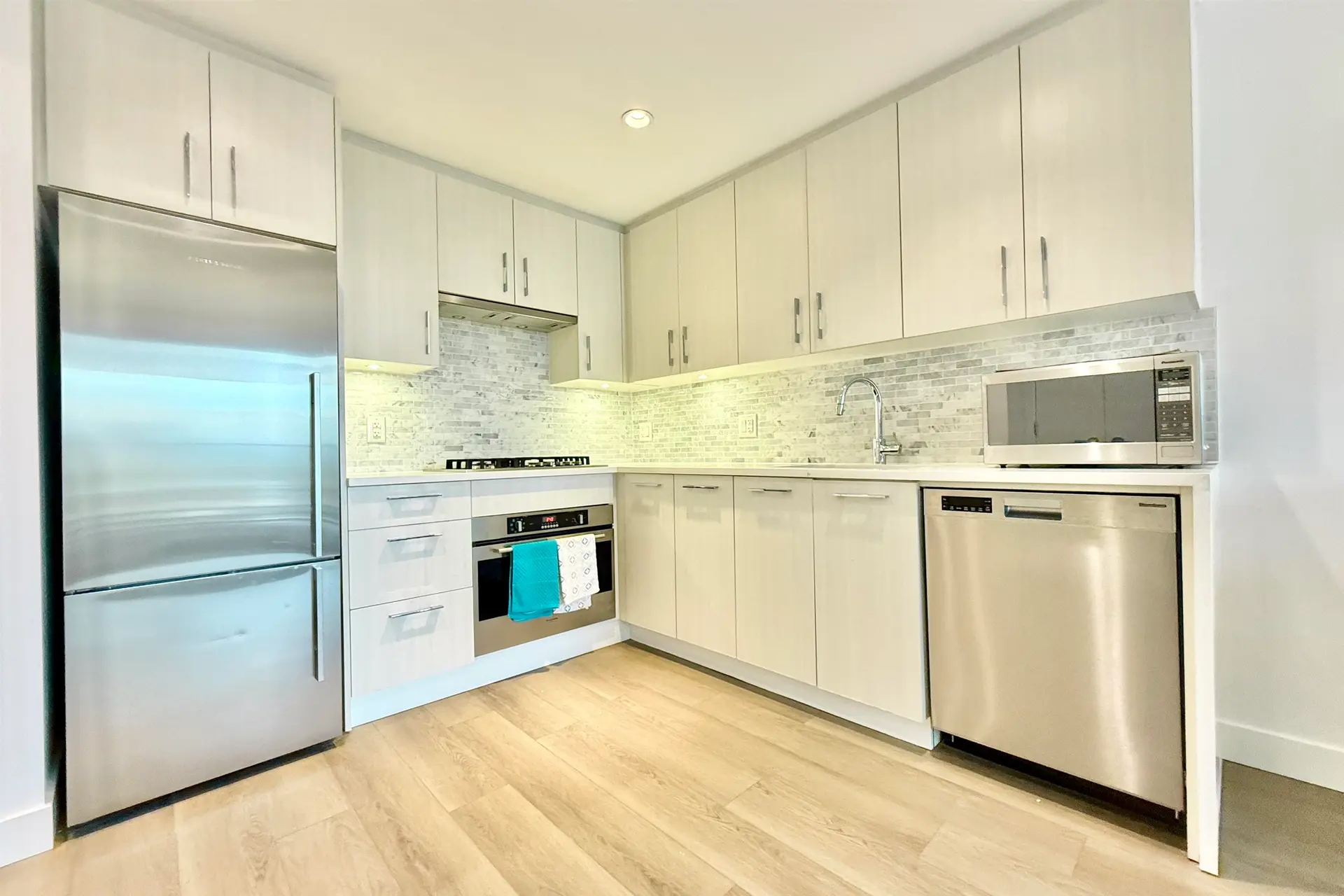 #702 518 Whiting Way - Image 4