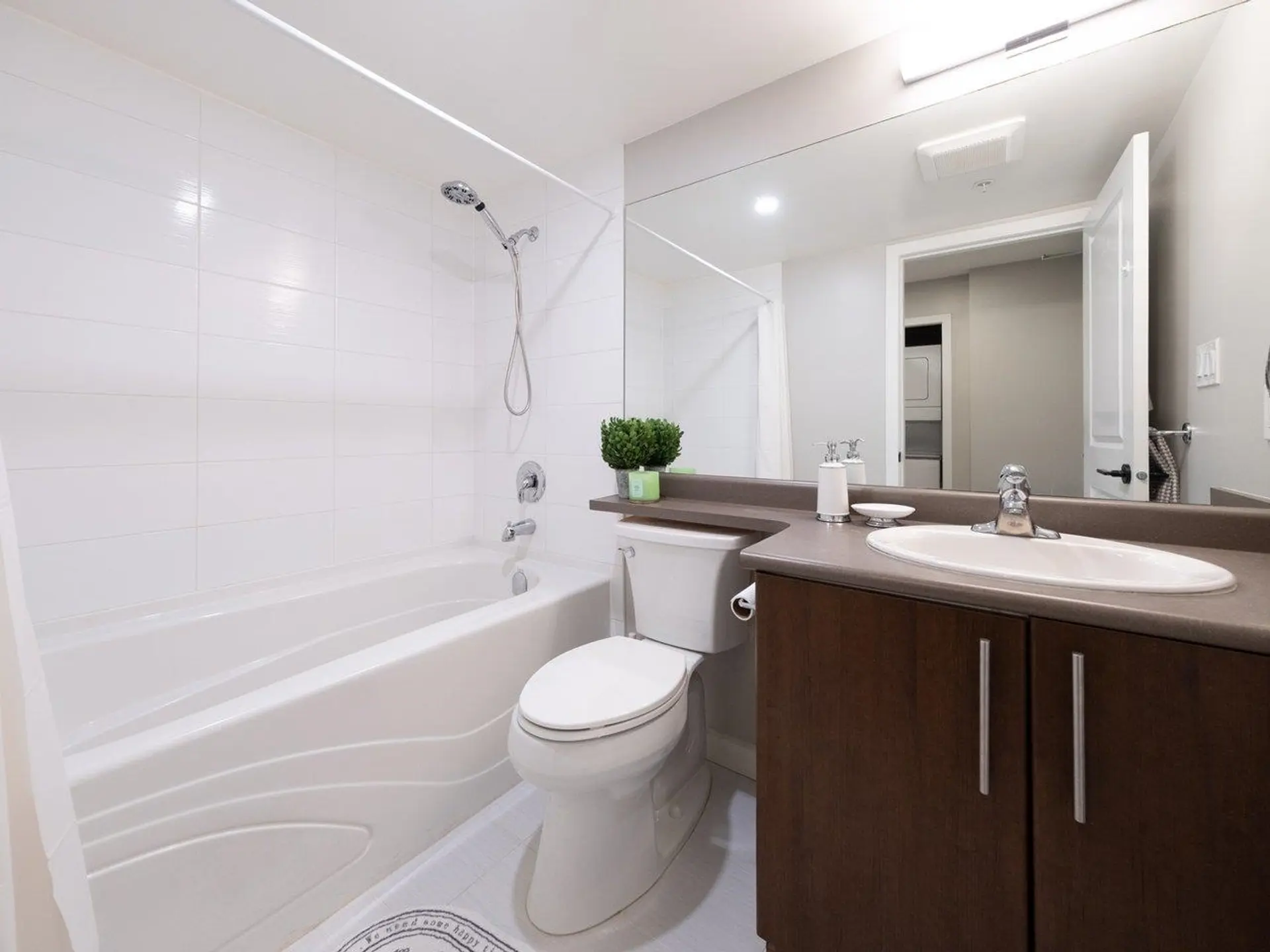 #1005 2088 Madison Avenue - Image 8