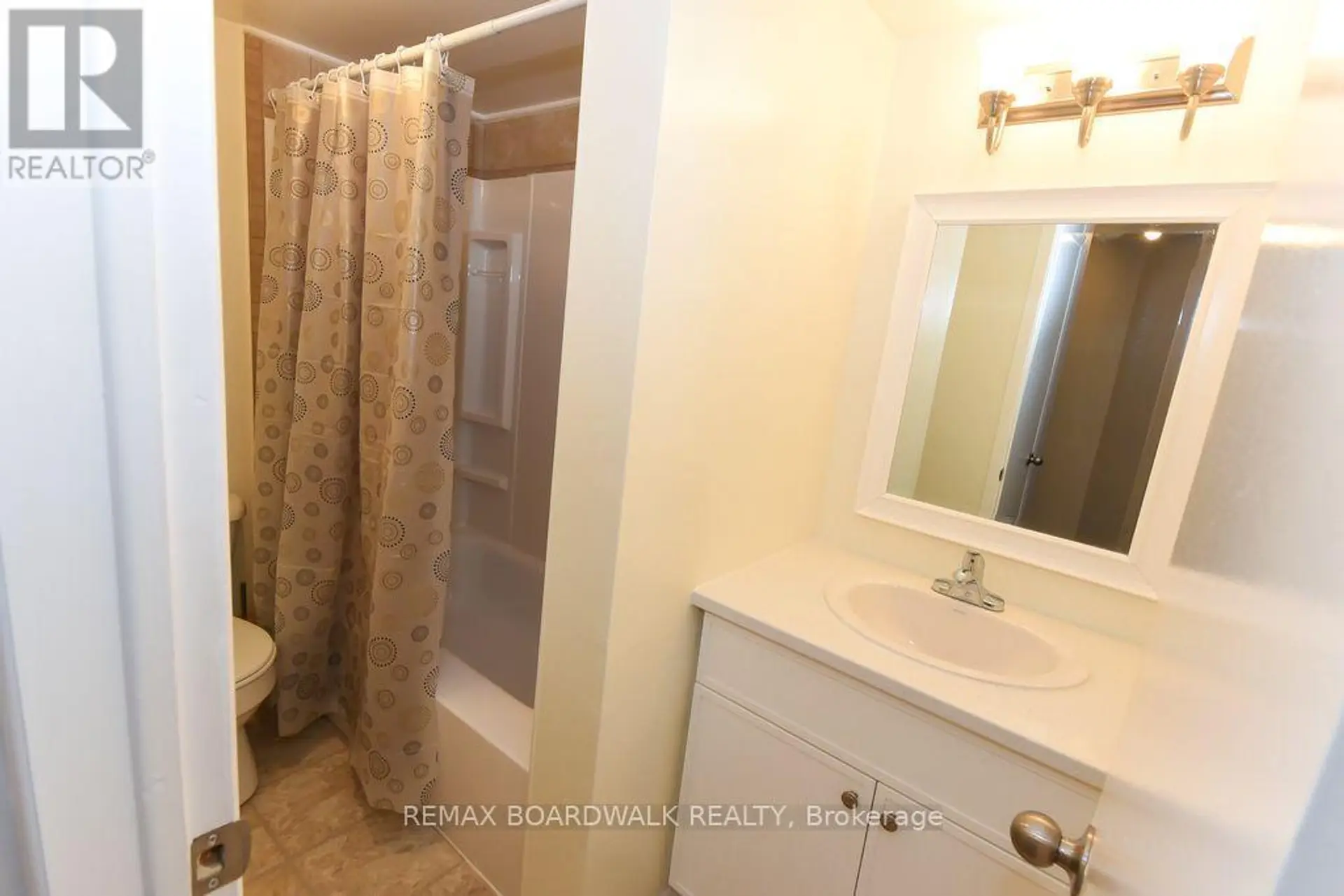 #87A 758 ST. ANDRE DRIVE - Image 17