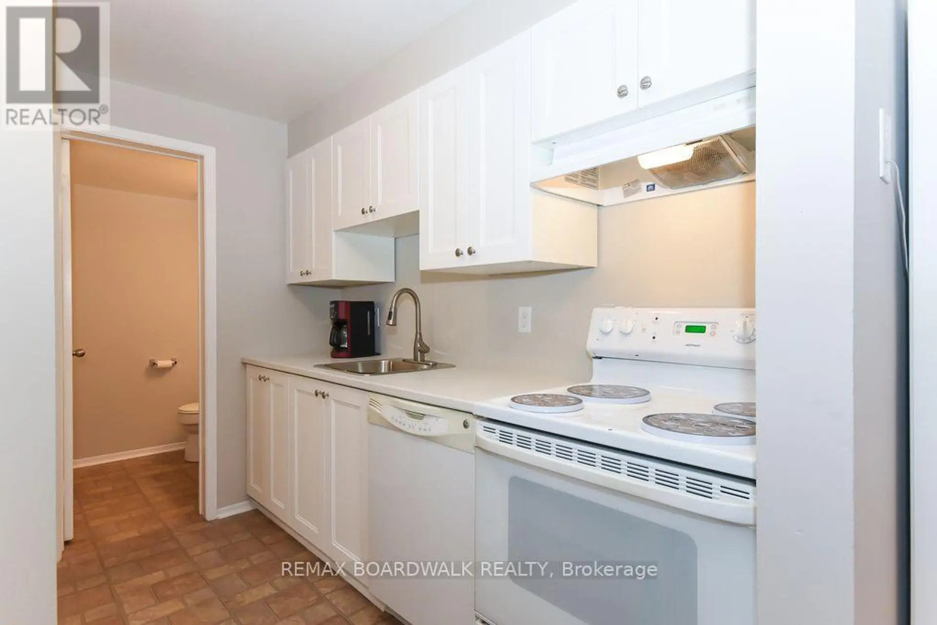 #87A 758 ST. ANDRE DRIVE - Image 8