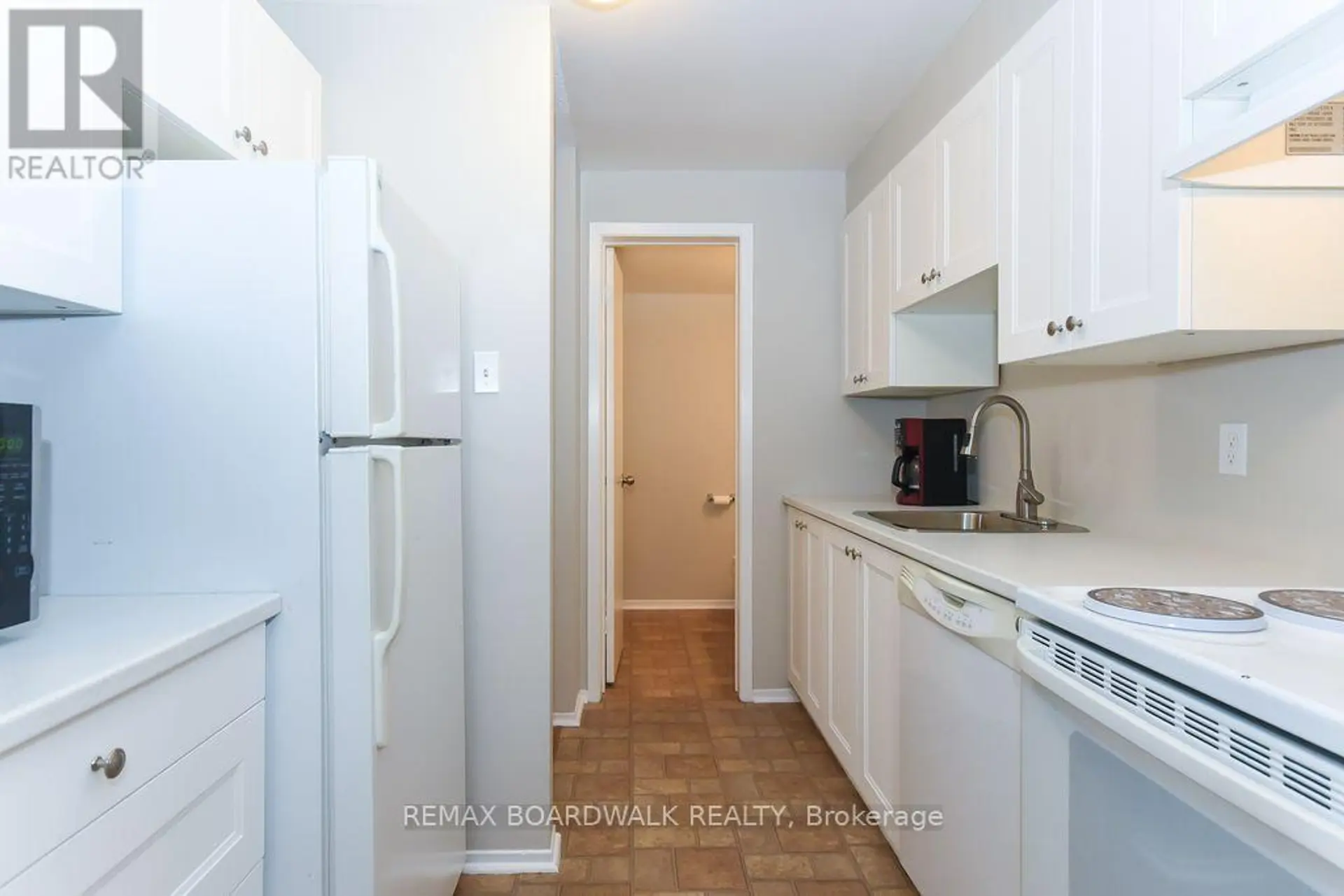 #87A 758 ST. ANDRE DRIVE - Image 9
