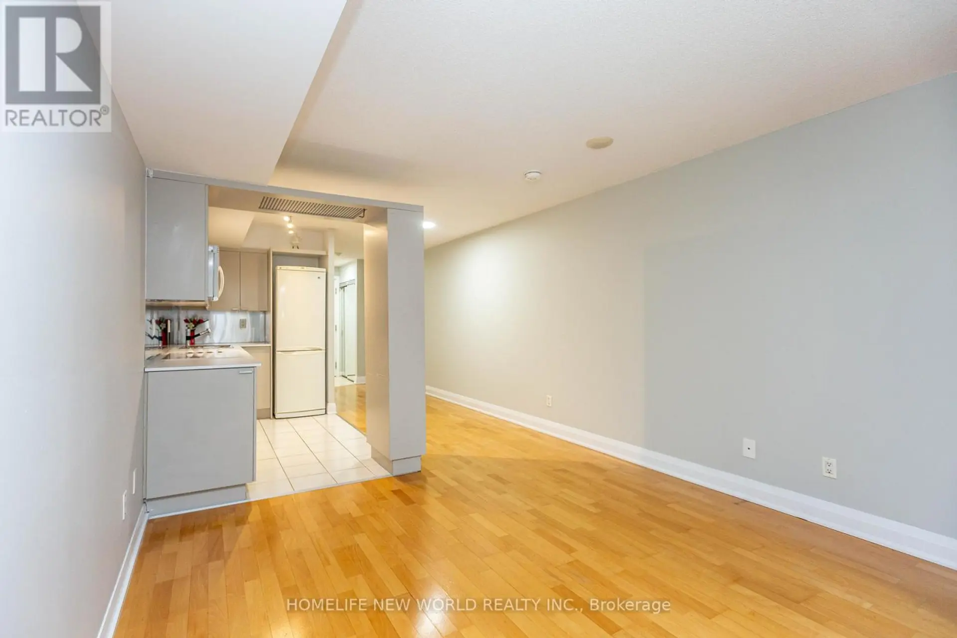#951 111 ELIZABETH STREET - Image 4