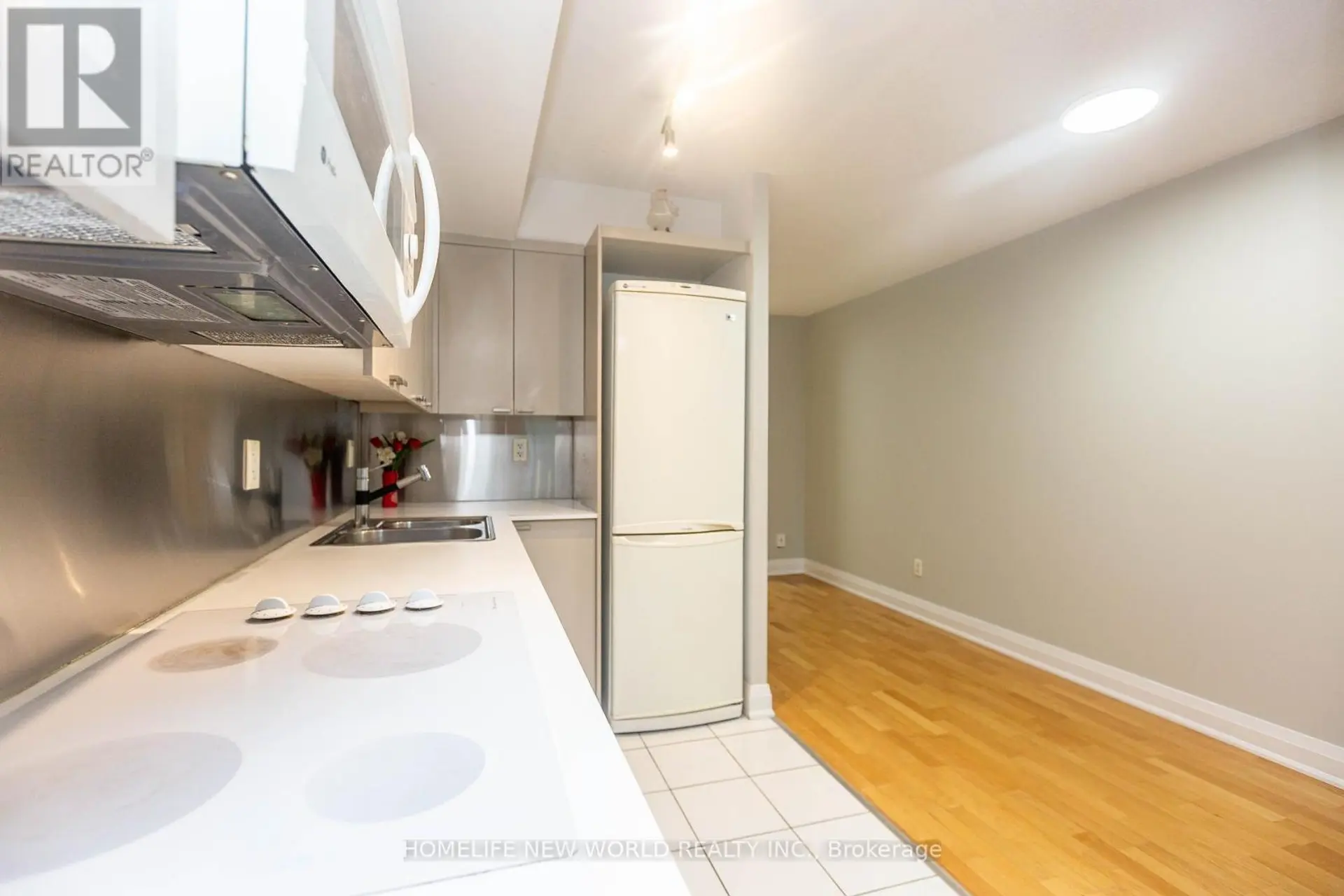 #951 111 ELIZABETH STREET - Image 6