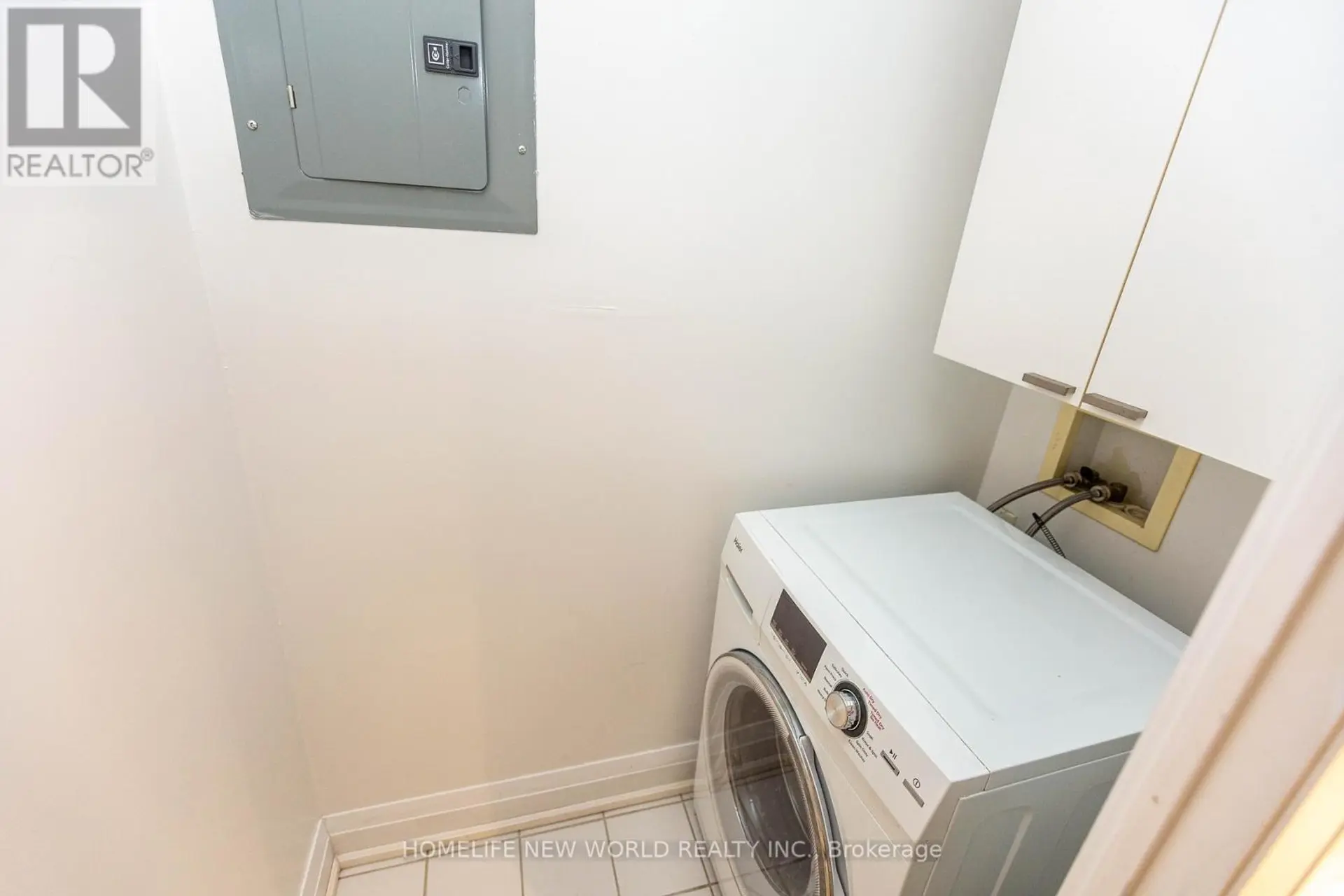 #951 111 ELIZABETH STREET - Image 8