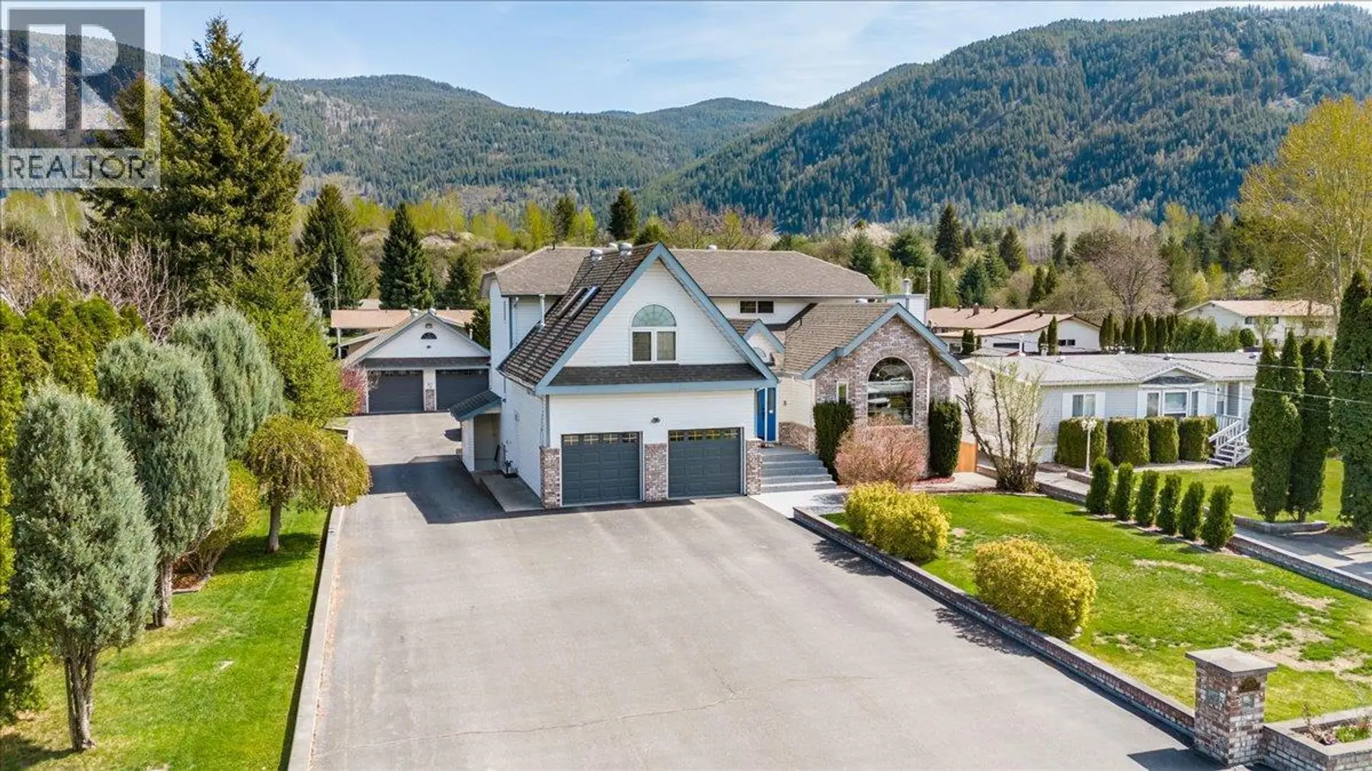 Property at 1063 BRIDGEVIEW Crescent, Castlegar, BC
