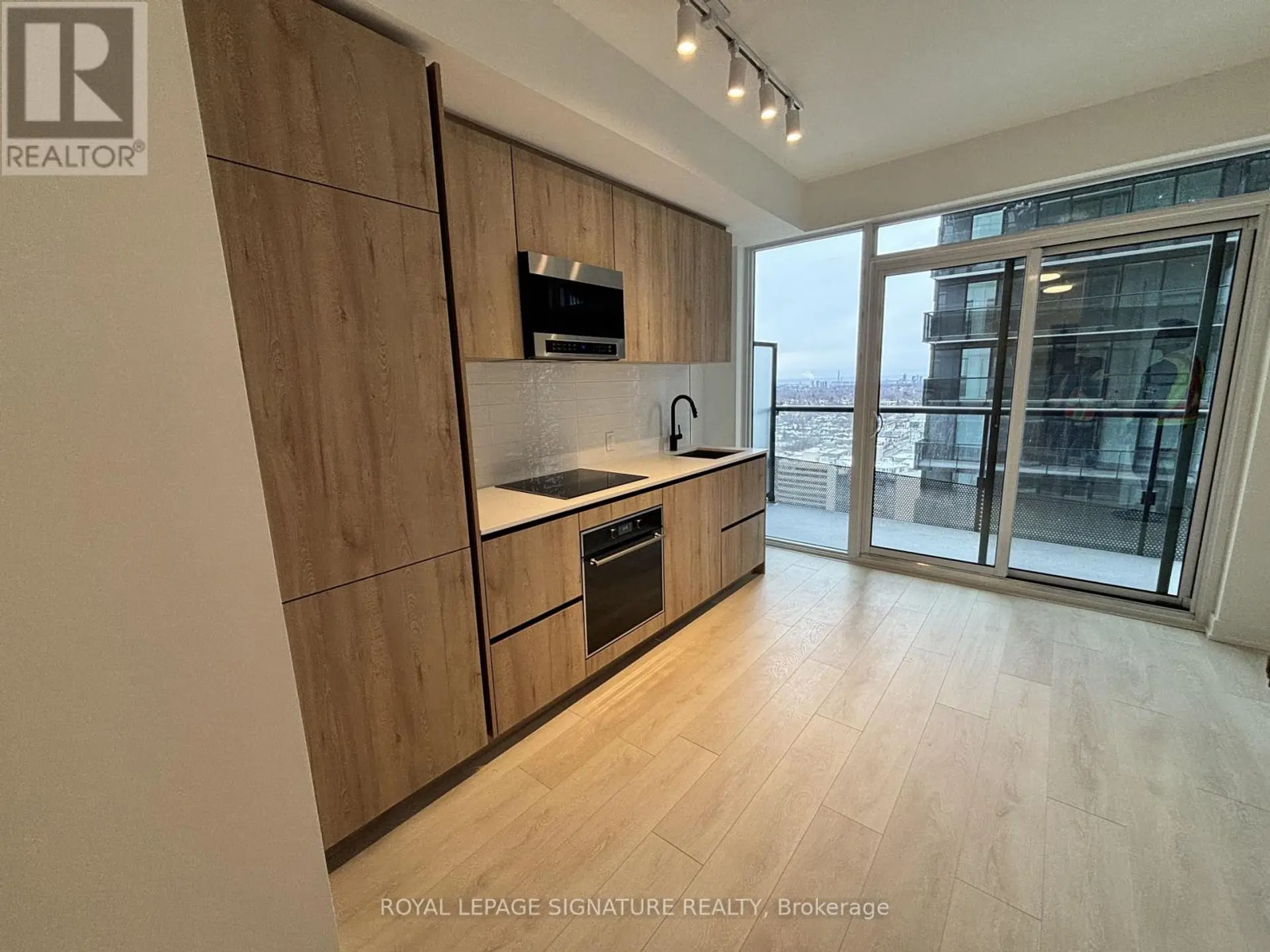 #2312 117 BROADWAY AVENUE - Image 3