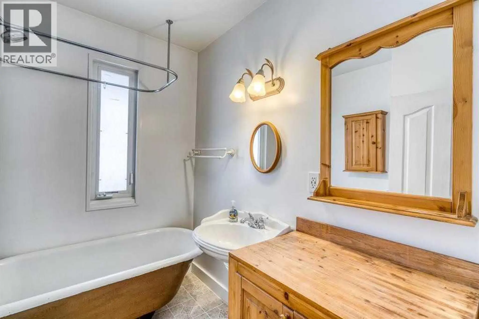 1816 27 Avenue SW - Image 5