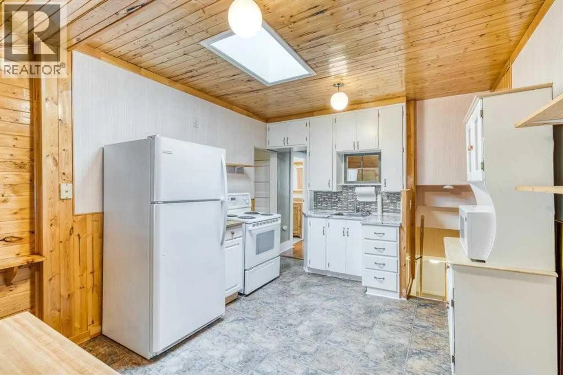 1816 27 Avenue SW - Image 3